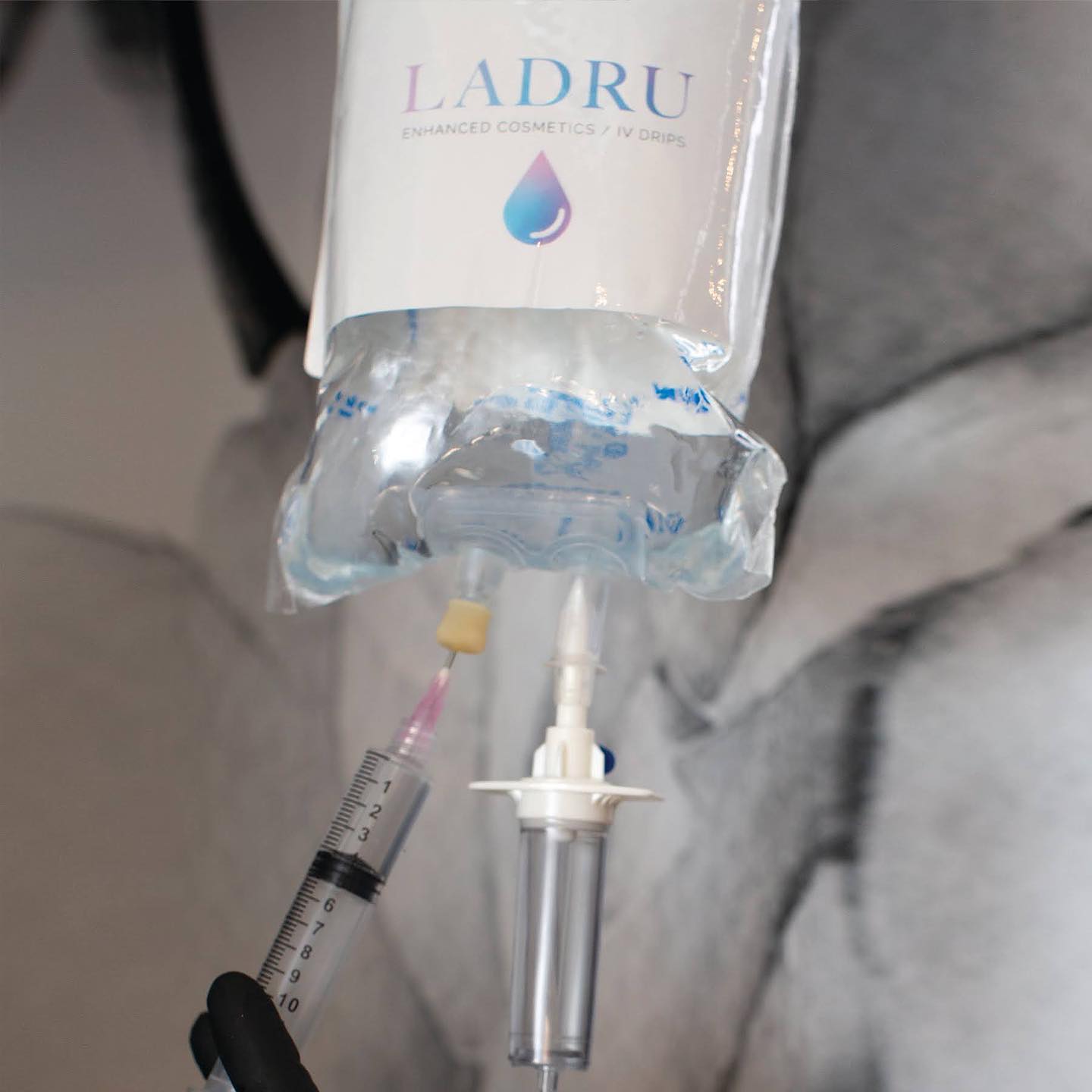 Spring Break is approaching ☀️ our Vit C Drip PLUS Zinc is the perfect combination to BOOST your immune system prior to that flight (or long drive) warding off illness during or after your vacation!