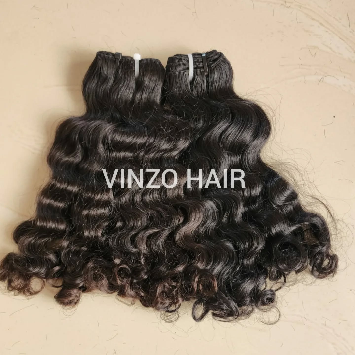 Natural Curly Wefted Bundles, soft and silky curls, lucious and bouncy ๐
#vinzohair #curlyhair #naturalcurls #naturalcurlyhair #rawcurly #rawcurls
#indianhair #indiancurlyhair #softcurls #silkycurls #vinzocurly