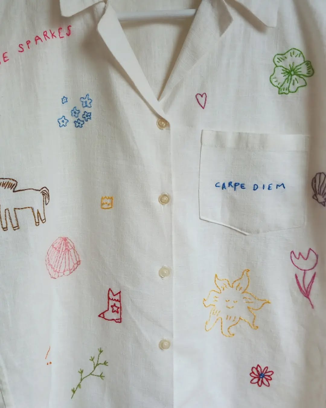 New shirt: the linen one with the doodles!
A linen open-collar shirt with hand-embroidered patterns inspired by the doodles from my sketchbook and my dad's favourite quote: carpe diem
Made to order and available now on abbiesparkes.com
#sustainablefashion
#sustainableshirt #linenshirt #linen #embroidery #doodles #carpediem #whitelinenshirt #duurzamemode #duurzaamkleding #madetoorder #creativesmallbusiness #handmade #embroideryfashion #embroiderylinen