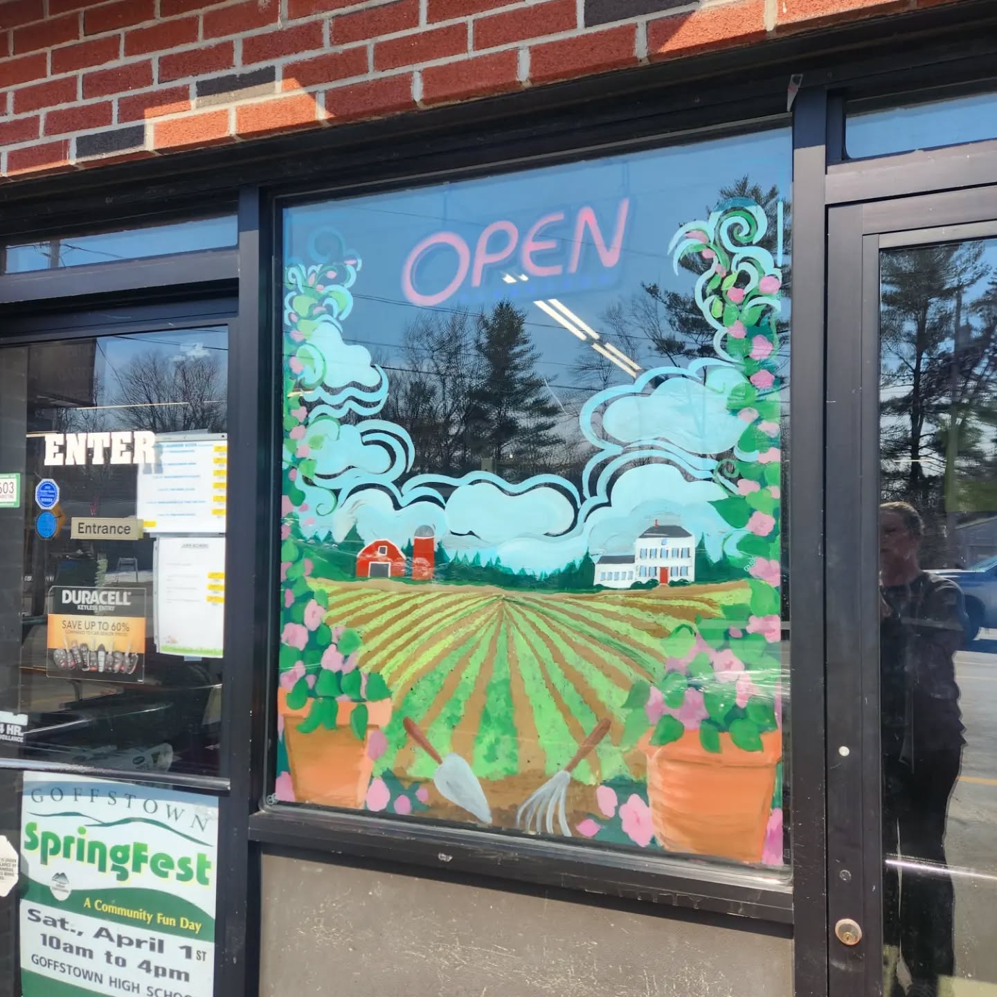 Happy Spring! Annual spring window painting at Aubin Hardware in Manchester complete!They are such a fun crew there with a great small town vibe... they know most of their customers by name, it seems, and smiles and jokes fly around all day!
#nhart #nhartist #muralartist #muralart #windowpainting #springpainting #windowartist