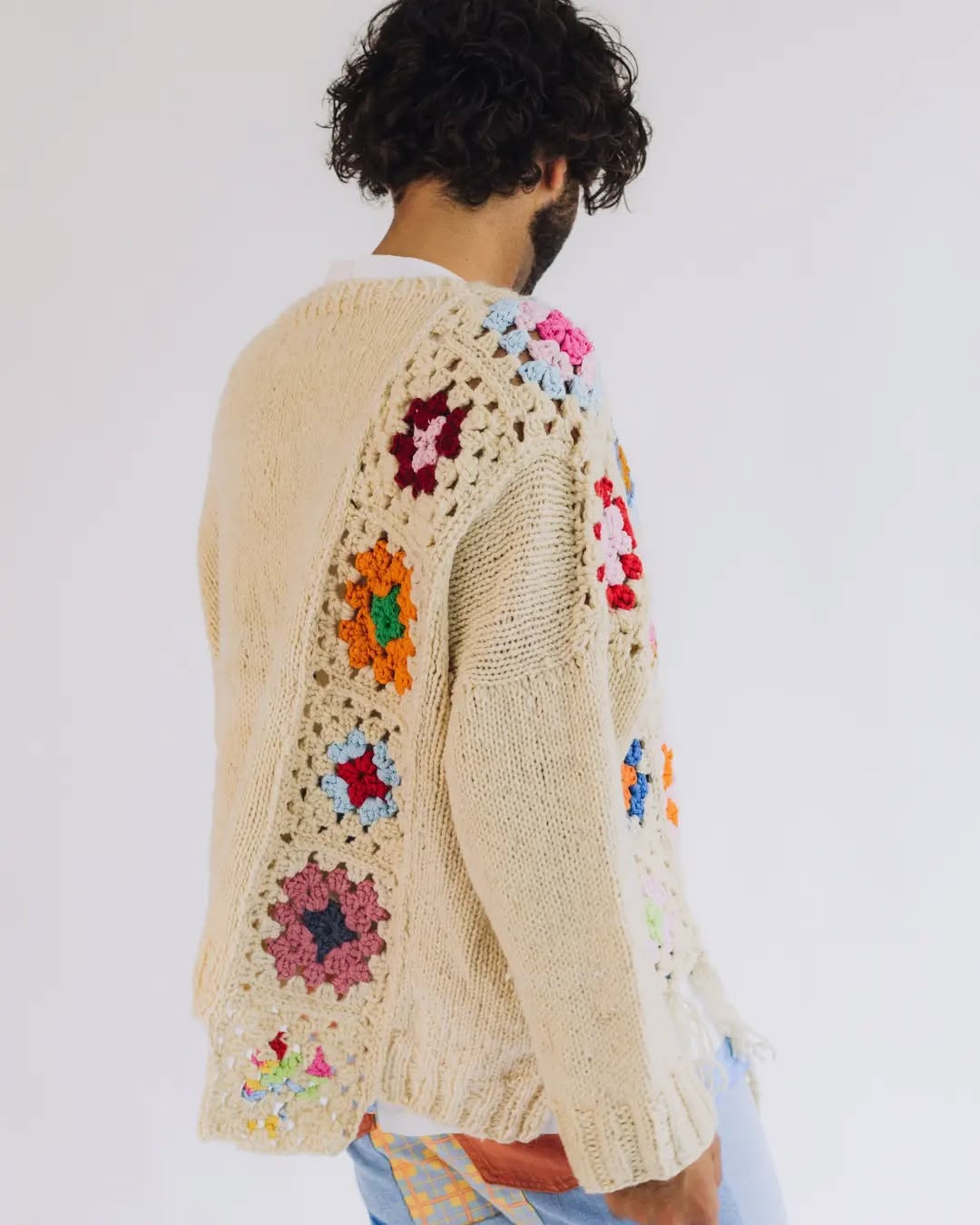 re-imagine look 5
An outfit made out of secondhand jumpers and jeans upcycled into new, one-of-a-kind clothing. 100% sustainable and circular fashion
Model @anwaraaziz_
Photography @kirstenbusman_
In collaboration with @reshare_store & @dutchsustainablefashionweek
#reimagine #recycled #recycledfashion #recycleddenim #crochet #grannysquarejumper #upcycledfashion #upcycledjumper #handknitted #sustainableknitwear #sustainablefashion #sustainablejeans #greenfashion #circularfashion #sustainablewadrobe #sustainablemenswear