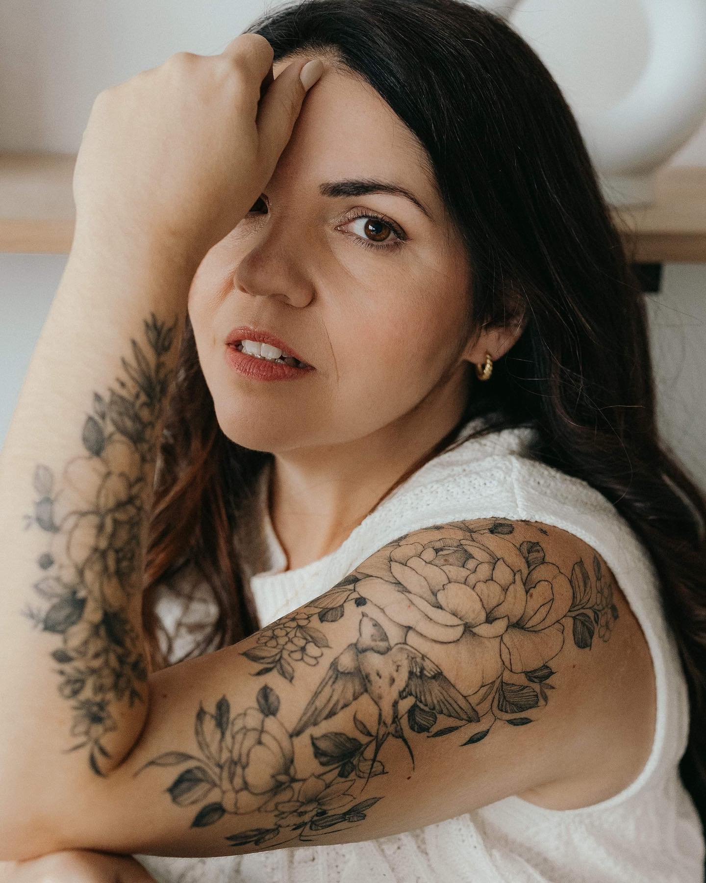 IKEA x Cathy ✨📸
.
Tu sais le genre de message que tu reçois et c’est si fou que tu penses que c’est un spam…
C’est la première chose qui m’est venue en tête quand Niels de l’équipe @ikea_retaildesignlab m’a contacté pour que cette photo avec ma merveilleuse mariée Catherine trône dans une exposition dédiée au célèbre sac bleu d’IKEA; le Frakta
(Entre toi et moi, je savais même pas qu’il avait son propre nom!!!)
.
Un zoom plus tard avec l’équipe et ma photo est partie pour Milan!!!!
.
Imprimée sur 4 mètres de haut 😱😱😱
Ils sont tellement fins que j’ai eu droit à des photos souvenir!
Swipe pour voir la photo en question et l’installation 🥹
My Goooood que je suis fière 😭
Photo de feu de moi; @karrelaubert ma merveilleuse et talentueuse amie.
Featuring mon tatouage sweetbadass réalisé par @valerie.fournier.artiste
.
.
.
@ikea_retaildesignlab @ikea
#ikeahack #quebeccityphotographer #quebeccityweddingphotographer #photographedemariage #photographedemariagequebec #milanfair2023 #milandesignfair2023