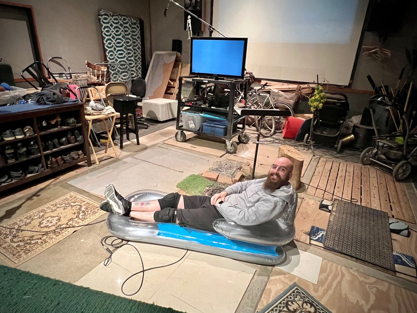 The foley stage is always working hard to bring the pool to the studio. 🏖 #westwindmedia #bringingpicturetolifewithsound #dolby #dolbyatmos #atmos #avid #avidprotools #protools #avids6 #audiopostproduction #audiopost #adr #adrsuite #automateddialoguereplacement #foleystage #foley #foleymixer #foleyartist #foleyrecording #shotgunmic #sounddesign #sounddesigner #audiomixing #soundfortv #soundforfilm #entertainmentindustry #tvseries #cinemaaudiosociety