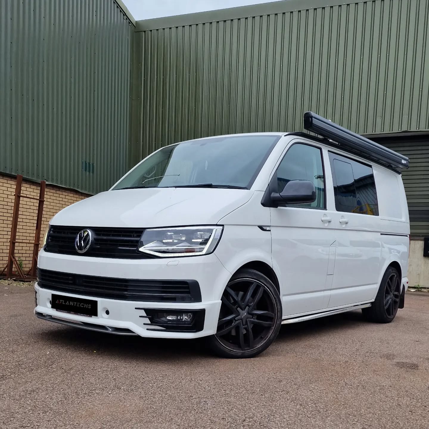 Lovely #t6 in for a pair of our leather Derwent seats on quick release tracking.
Great for when you need the option to carry passengers and/or cargo.
#volkswagen #volkswagentransporter #t6camper #commercialvehicle #vw #upholstery #seating