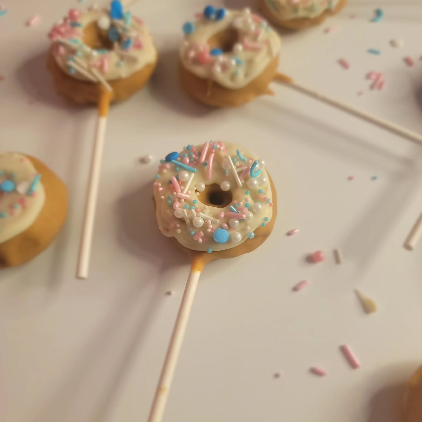 "Donut You Know We're Having a Baby?"... these Donut cake pops were so fun to create!
-🎨-
-😎-
-🎂-
#loungincake #loungin #cakepops #brooklyn #newyork