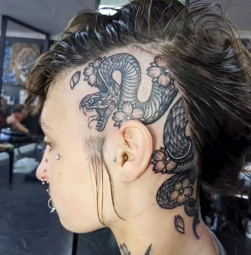 Snake by Tyler ???
#tattoo #tattooartist #tattoos #tattooart #tattoo2me #tattoomodel #tattoodesign #blackandgreytattoo #coventrytattoo #birminghamtattoo