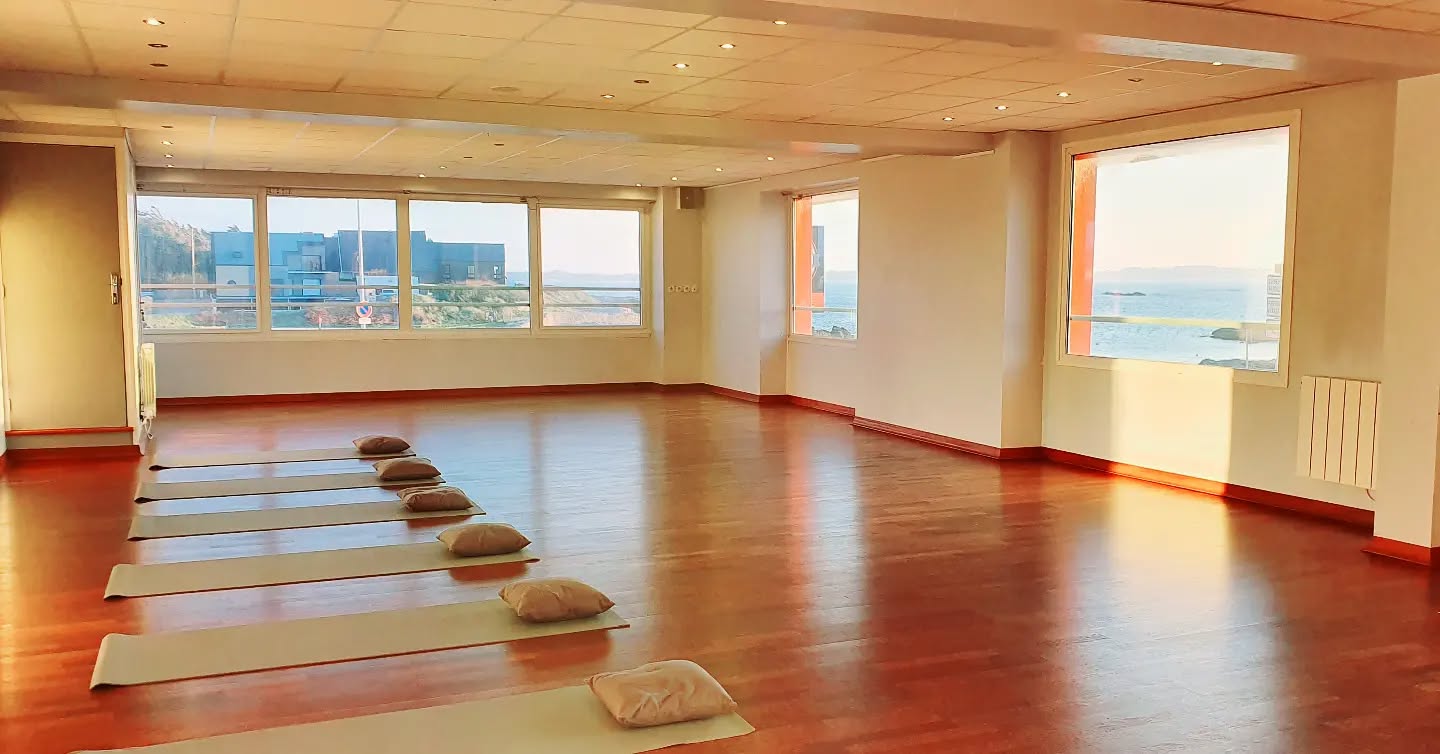 C'est la reprise, on respire !
Les cours collectifs de coach-respiration® reprennent à partir du 18 septembre !
Horaires des cours :
Lundi de 12h30 à 13h30 (ESPACE BALIZENN) 20 boulevard de l'Atlantique à Ploemeur
Mardi de 18h30 à 19h45 (ÎLOT KERGAHER) à Guidel
Jeudi de 18h30 à 19h45 (ESPACE BALIZENN) 20 boulevard de l'Atlantique à Ploemeur
Tarifs :
Forfait trimestriel (par lieu) : 130 €
Forfait liberté (6 séances au choix) : 80 €
Séance collective à l'unité : 20 €
Séance découverte : offerte
Agenda et inscriptions :
https://www.ericruff.fr/agenda
Plus d'informations :
Contactez-moi directement : contact@ericruff.fr ou 06 09 07 05 66
Que le souffle soit avec vous !
Éric Ruff