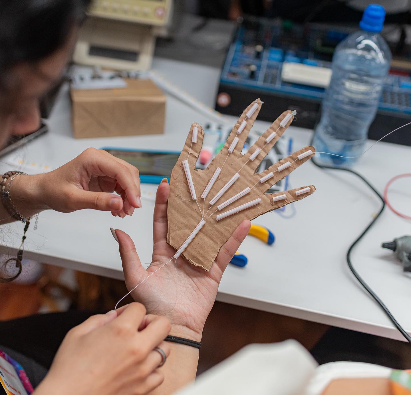 Explorando a Rota da Tecnologia com o INATEL! 🌐
📷: @inatel.tecnologias e @hacktownsrs
📍Santa Rita do Sapucaí
🚩 Rota da Tecnologia
Navegando pelas ondas da inovação com uma das instituições mais renomadas do país. O INATEL não apenas educa, mas também inspira uma jornada que conecta mentes brilhantes à trilha do progresso tecnológico.
Juntos, a cidade e a instituição, estão traçando novos caminhos, impulsionando descobertas e construindo o futuro . 📡💡