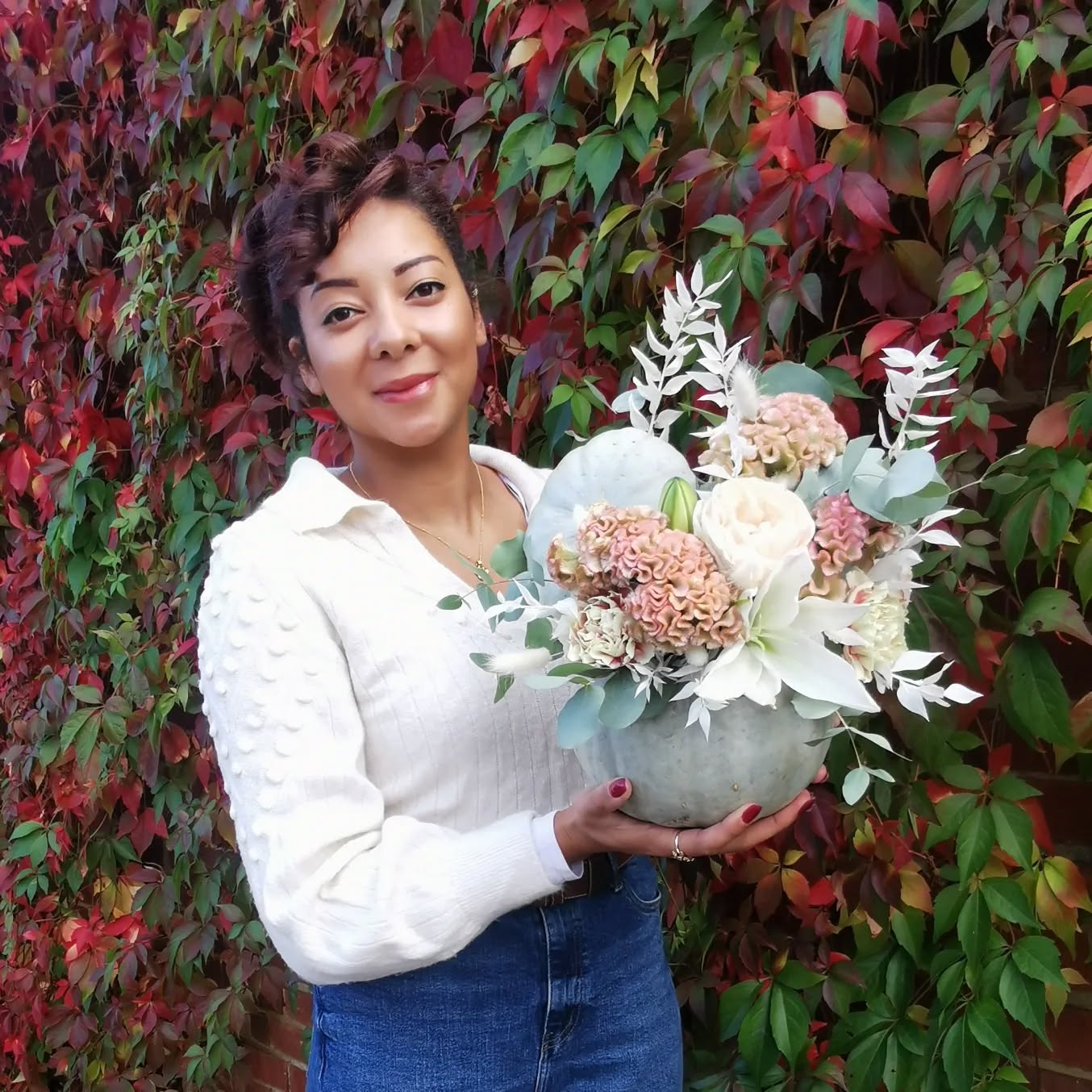 Look happy she said 🤣 thank you to my professional photographer @jeanettejames007, my no.1 fan, best friend and mum 💚💙💜