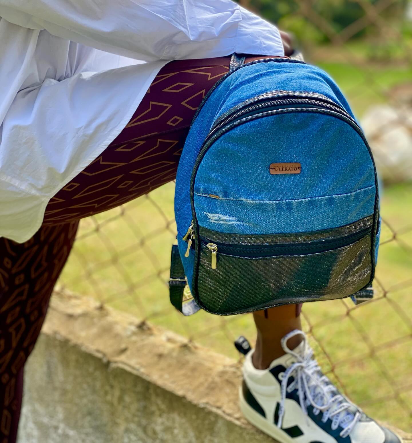 Sextou , estamos como ? Desconstruir para construir #bolsa #desconstruirparaconstruir #jeans #sustentabilidade