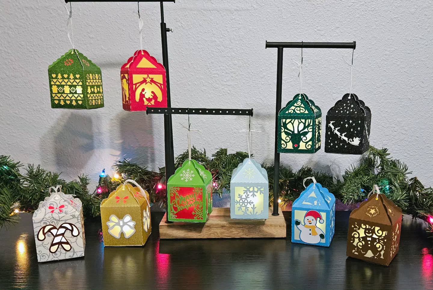 Christmas lantern ornaments! Perfect for your Christmas tree!
#papermade #ornaments #lantern #christmas #tree #crafter