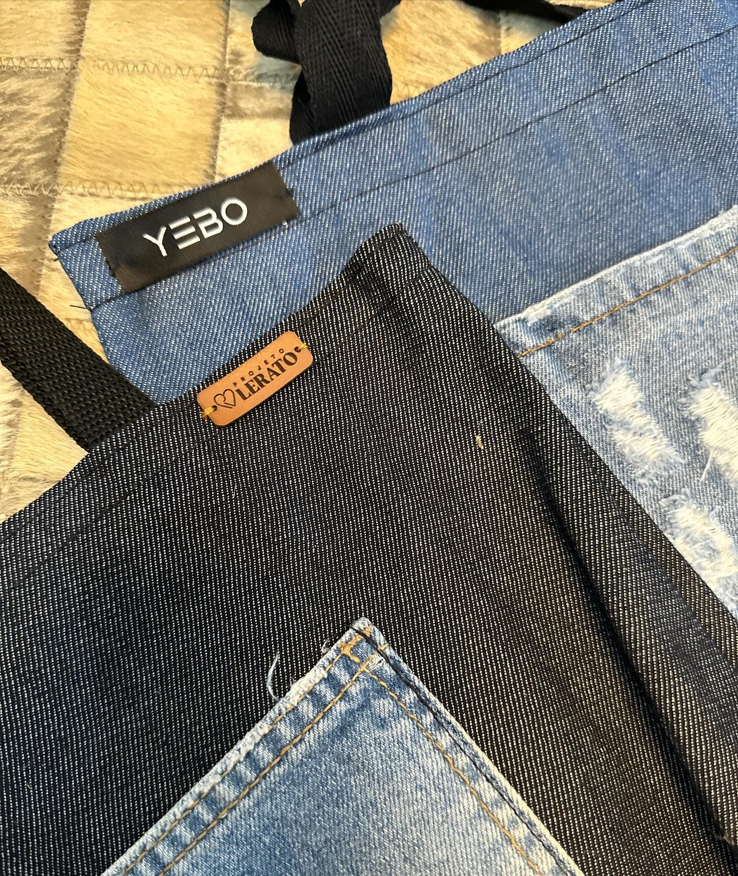 Você sabia que algumas ações bem simples você consegue cooperar para uma vida mais sustentável ?
Descarte consciente do seu jeans é um exemplo bem simples . Responsabilidade social com meio ambiente em ações pontuais . Descarte seu jeans com consciência , hoje é lucratividade até mesmo para as empresa ela ganha com :
Uma reputação fortalecida no mercado
- Alinha propósito com seu negócio .
- Gera mais oportunidades
- Reduz riscos ambientais , sociais e de governança .
#desconstruirparaconstruir #jeans #sustentabilidade♻️