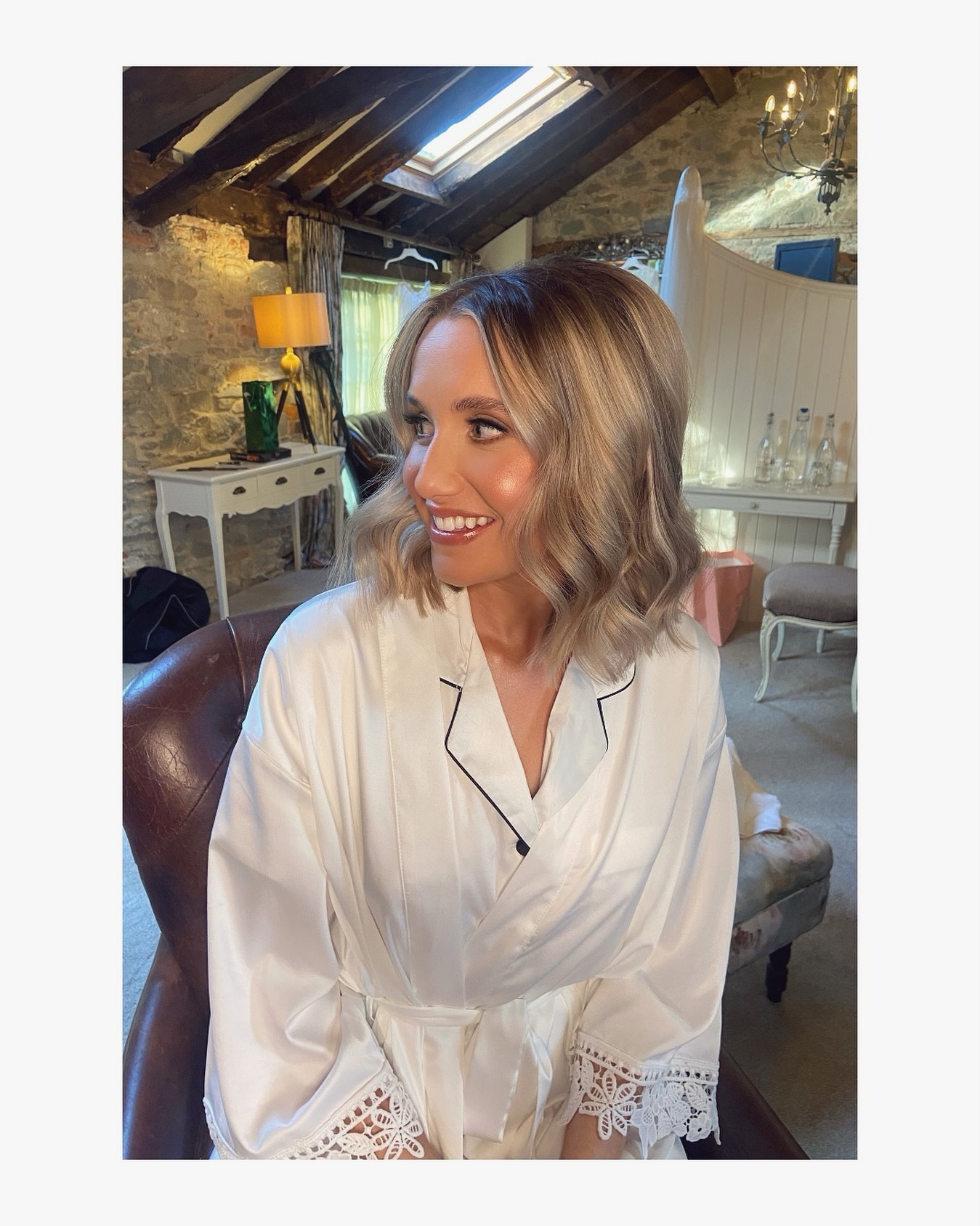 💫 L I S A 💫
When the glow POPS!! A perfect Christmas bride, Lisa looked like an absolute angel yesterday at @tankardstownhouse 🎄
Glow products:
@iconic.london Glow drops
@charlottetilbury Beauty light wand - Peachgasm
Dream team:
💇🏼♀️ @denisedoeshair
📸 @darrenbyrnephotography