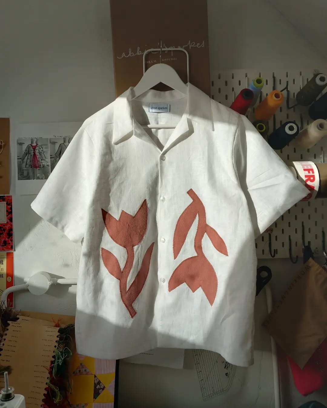 The Tulip Shirt catching the winter sun in the studio ❄️🌞
Each shirt is made to order
Available on abbiesparkes.com
#linenshirt #madetoorder #slowfashion #sustainablefashion #aplliqué #springsummer #tulips