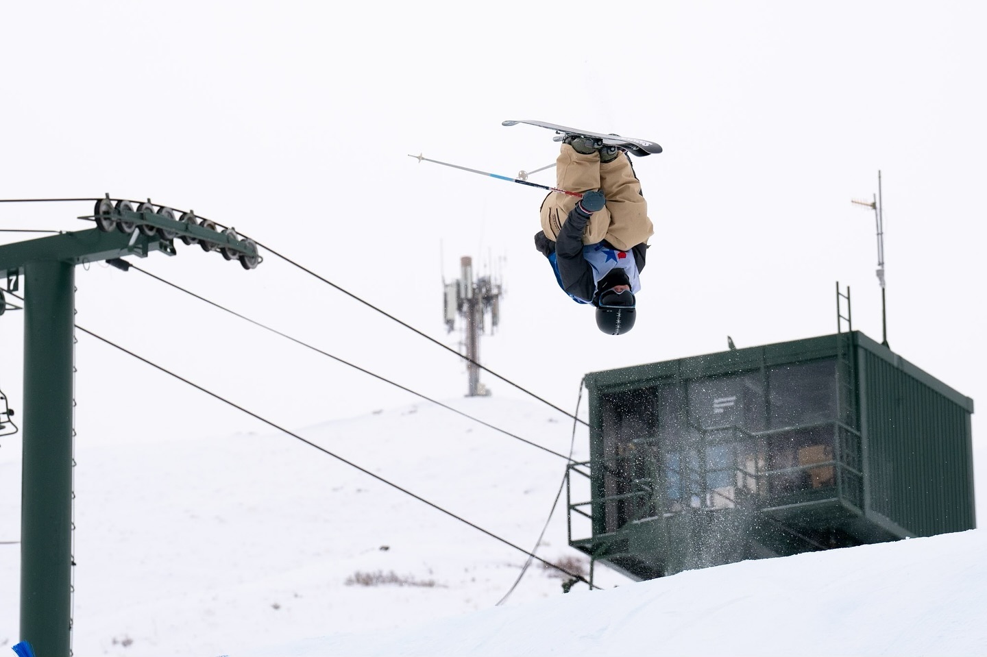 He did it again! As was the story yesterday, at today’s USASA Sun Valley competition, @finn_wolfrom styled his way to the number one spot on the podium! #skiing #freeski #skiingislife #skiingisfun #parkskiing #skilife #airtime #dream @svseffreeski @svsef @k2.skis @capeeshsupply @sonyalpha