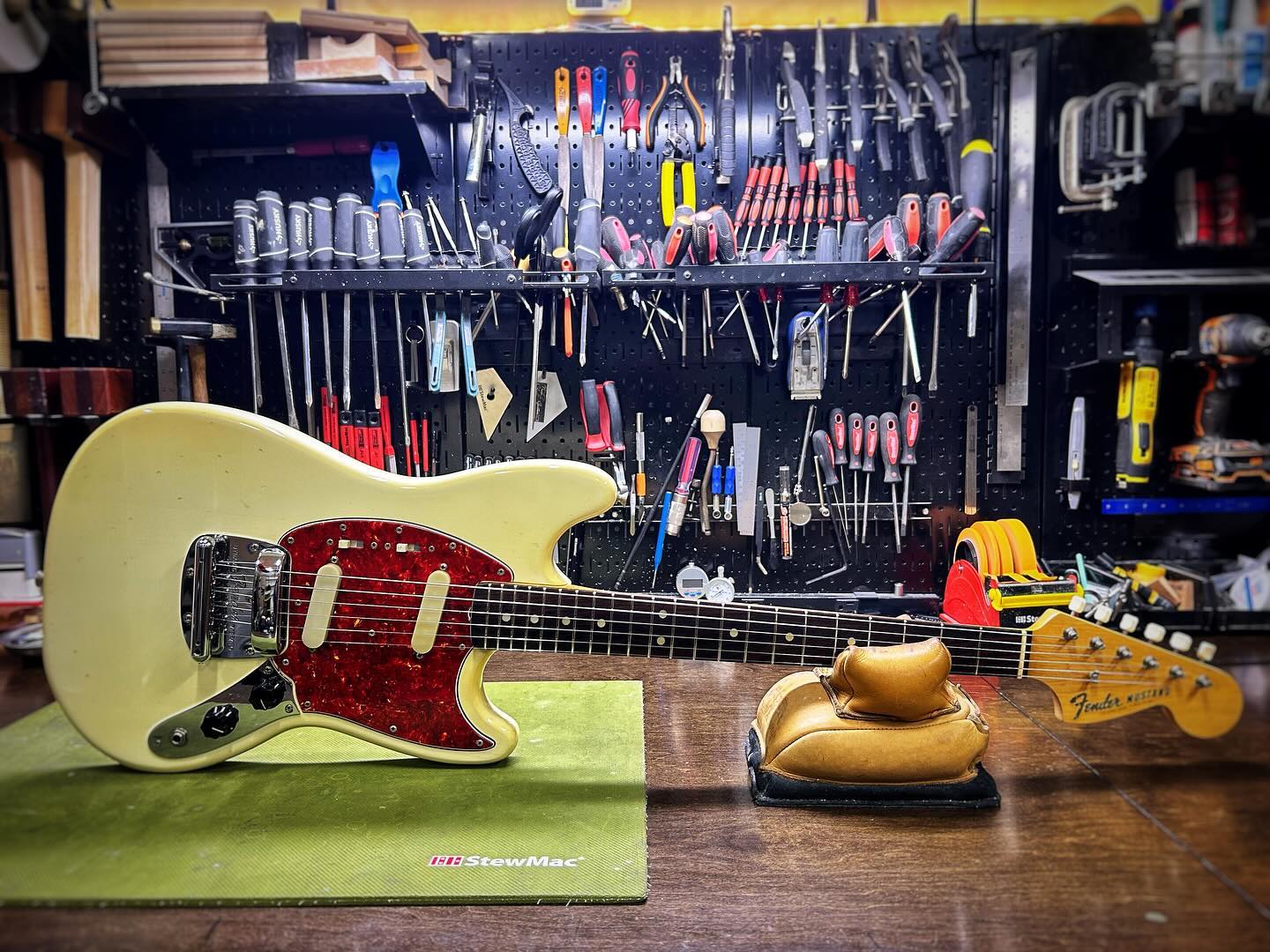 Feast your eyes on this all-original 1967 Fender Mustang! The original owner bought it new, barely played it, and then put it away for decades. Check out the wiringโno ground wire to the output! The condition is absolutely amazing ๐คฉ๐ธ๐
#guitarrepair #guitartech #apexnc #hollyspringsnc #carync #raleigh #fender #vintageguitar