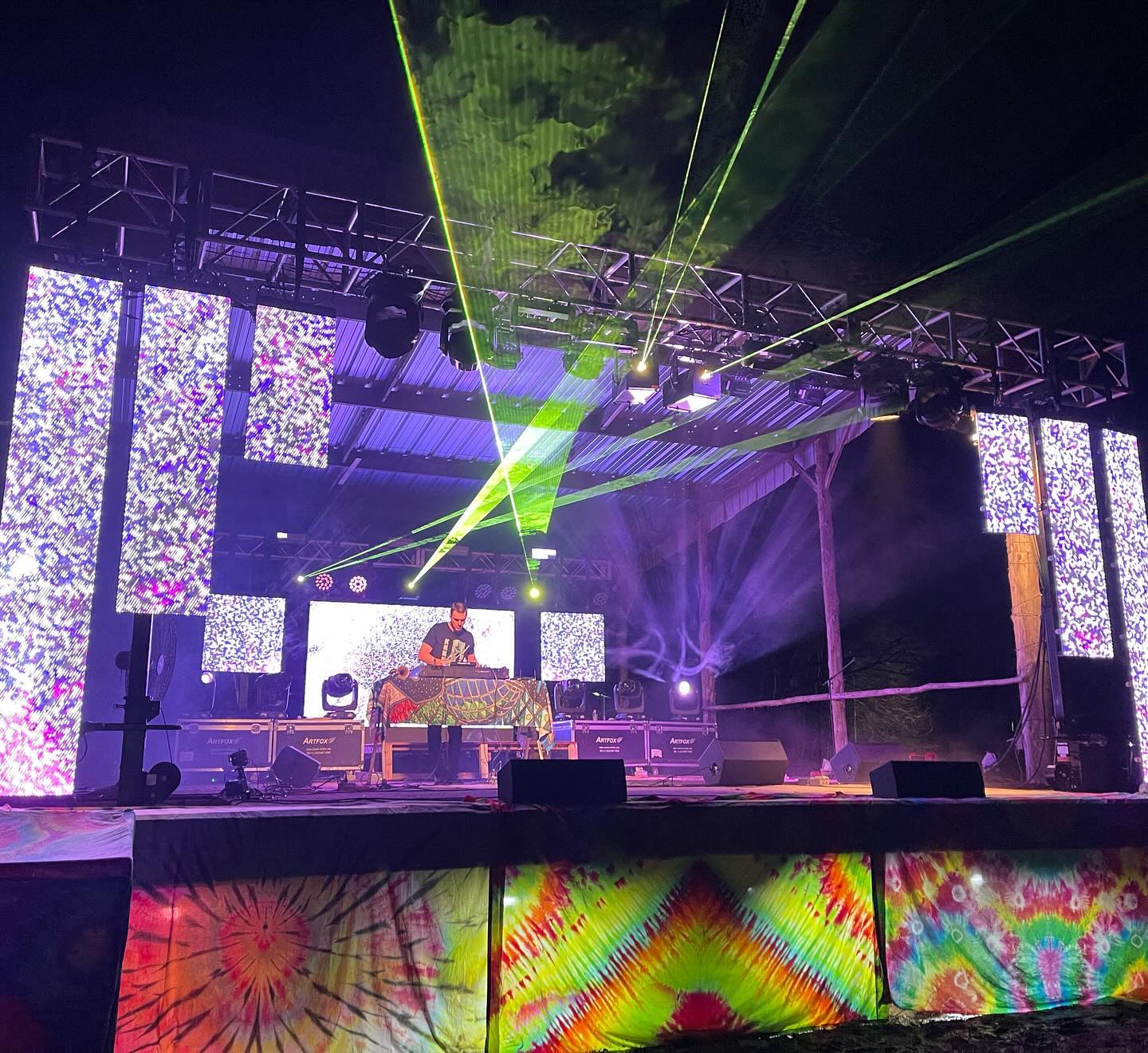 LAZERS 🔥
Blessed to bring some late night festival vibes to @flux.family music festival in Arkansas!
By the time I played there was a mud pit in front of the stage so shout out to all the people who came close and got dirty with me! 🕺
Check out this awesome production! 👉