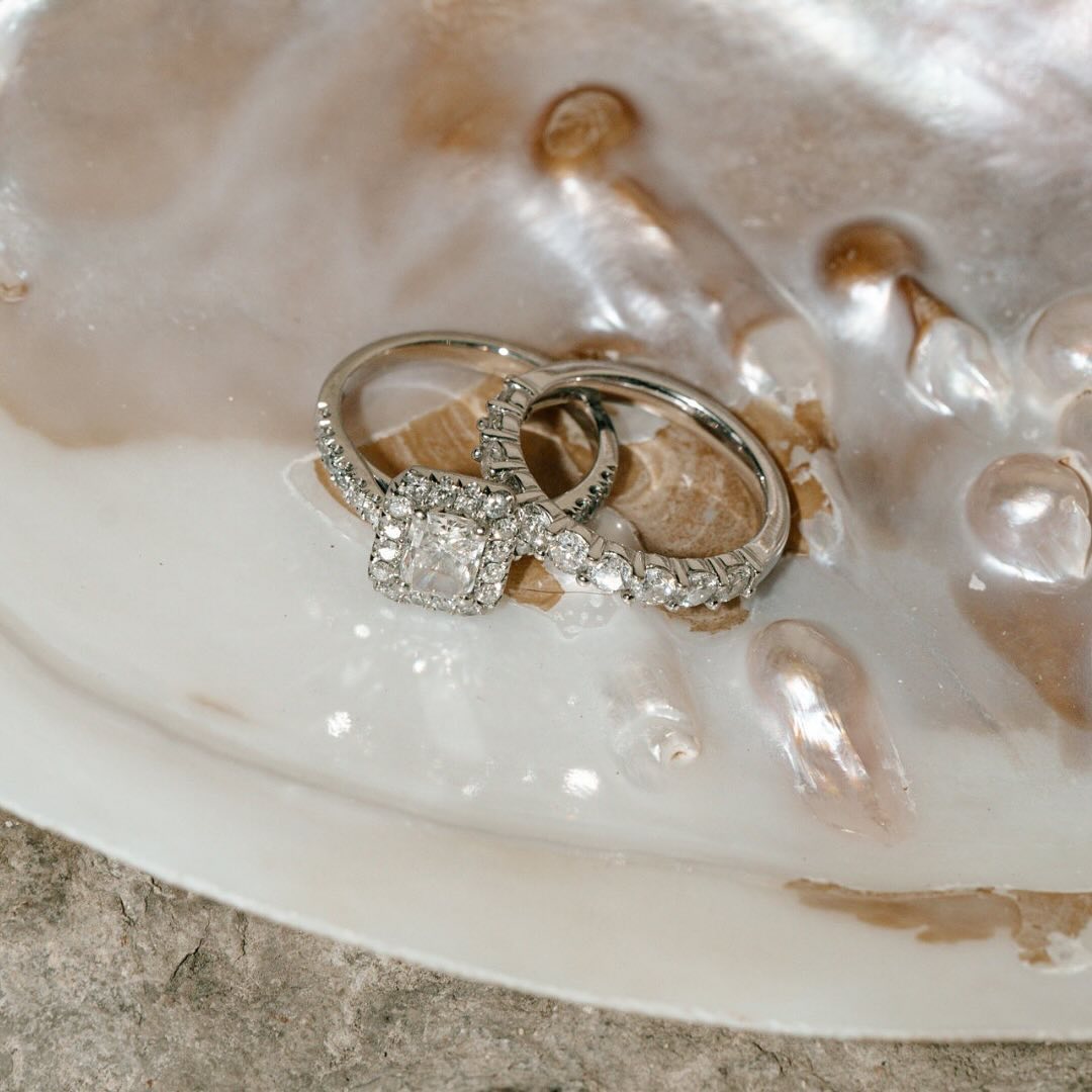 Editorial magic in magnificient Schloss Bensberg 😇
Photo & Video: @ynaundmarius
Dress: @thebride.hamburg
Couple: @neleundleif
Stationary: @hochzeitspapeterie.zv
Flowers: @sorbloom
Planning: @ajaweddings
#weddinginspiration #weddingdesign #italianwedding #weddingideas #luxuryweddingplanner #destinationweddingplanner #hochzeitsplanerfrankfurt #weddingplannerfrankfurt #lakegardaplanner #blacktiewedding #weddingitaly #weddingcroatia #verlobt #ajaweddings #weddingflowers