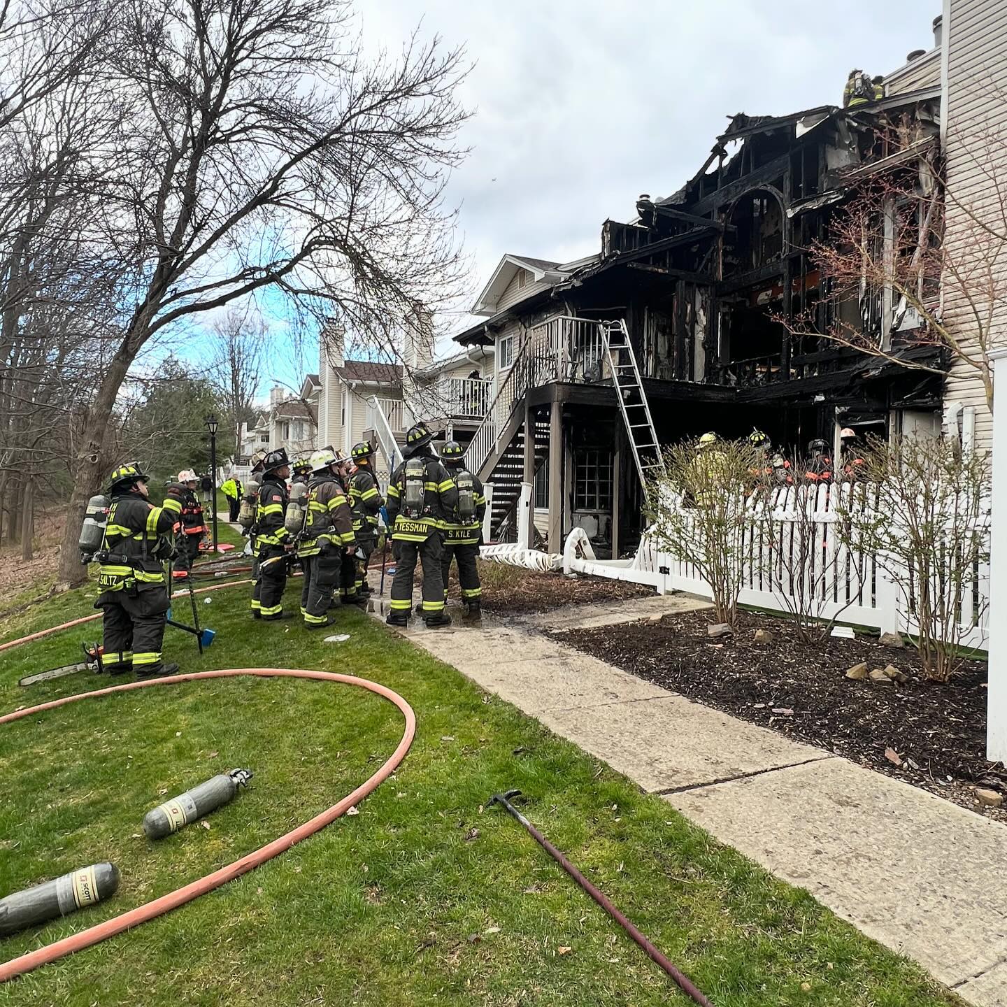 Amidst the earthquake chaos yesterday, both Chiefs & Rescue responded to Bedminster Twp for a fire in a condo complex. First arriving companies were able to make a quick stop on the fire that was already involving multiple residential units. NBVFC responded as the RIT team and operated on scene for 90 minutes. 13 members responded to the scene while an additional 4 members staffed Ladder 49 providing coverage to the area.
