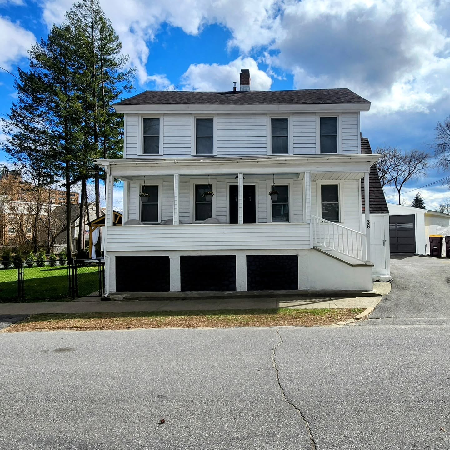 "The Pearl of Ash St." is finally complete and listed on Air BnB. From a full outdoor living space added, to new windows, to a chandelier in the dining room, to new tile backsplashes, there were so many updates to finish the renovation on this 1890's beauty.