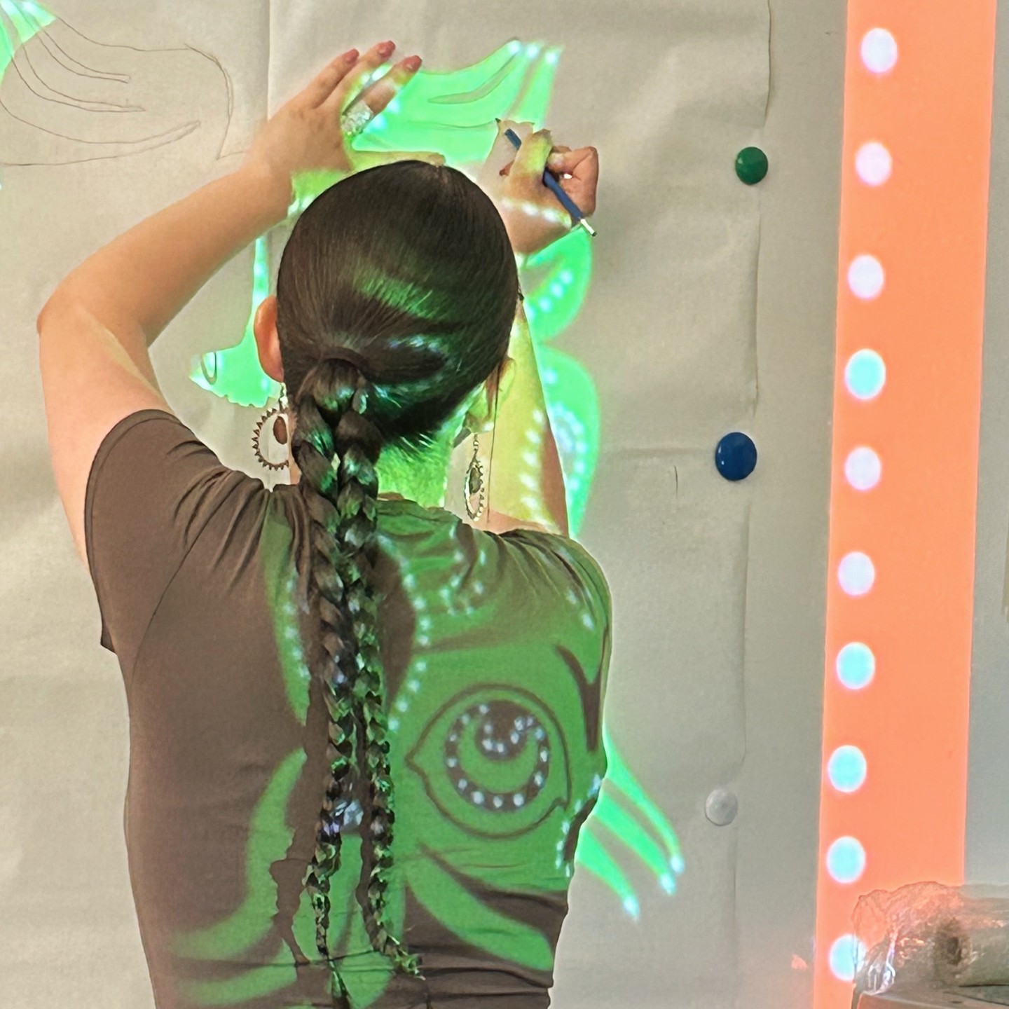 We are gearing up for the end of the school year, which feels so wild!
The art room is busy, students are using the outside classroom more & more, @briannabearart came recently to help some students start regalia for grad (Thank you SO much Brianna!), & the garden has finally started to bloom so we are making tea, bouquets & picking medicine as much as we can! ❤️🌈 🌞