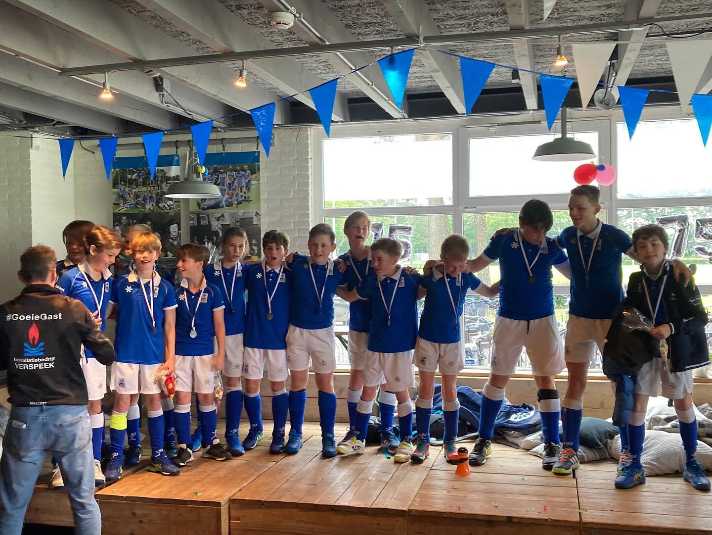 3 kampioenen gisteren! De JO12-1, de MO12-2 en @hod_mc2 (MO14-2) eindigden als eerste in hun poule ??. Gefeliciteerd allemaal! ?