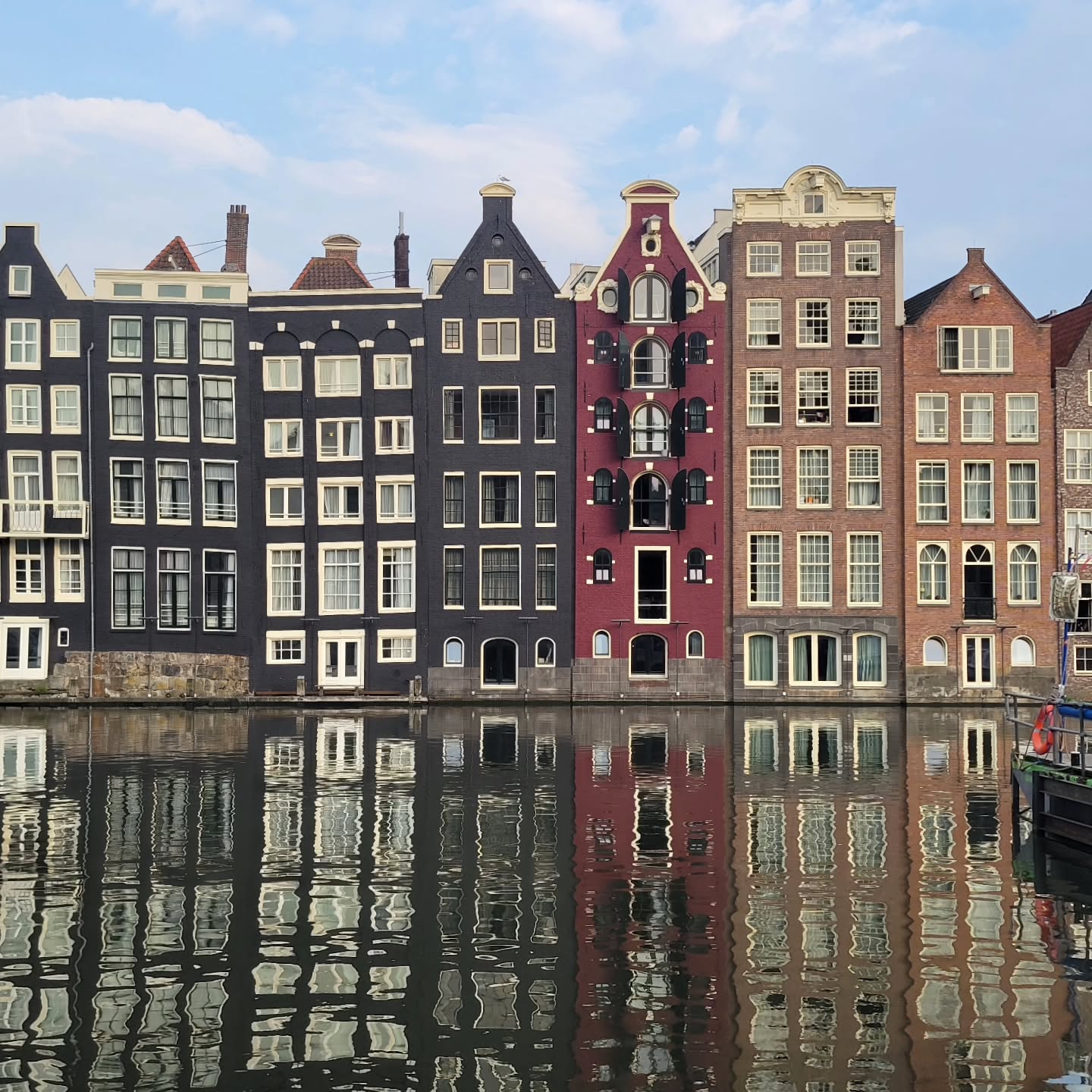 Who's up for a solo adventure through Amsterdam and the Dutch countryside? Visit our blog for some of the best sights to see in just 4 days!
.
.
.
.
#traveltheworld #twogirlsgetaway #girlslovetravel #solotravel #amsterdam #thenetherlands๐ณ๐ฑ #canals #cheese #vangogh