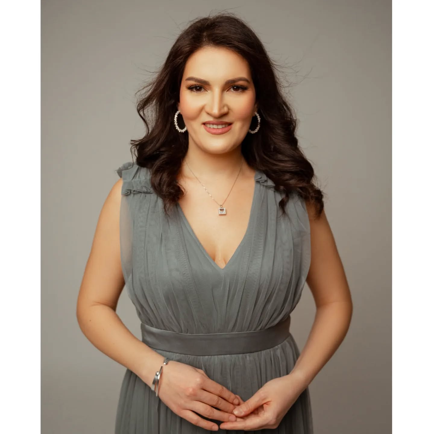 🥰 Photos @alla___rodionova
Makeup @schastlivzeva_mua
.
.
.
.
.
.
.
#throwback #Photoshoot #Photography #PhotoOfTheDay #operasingerslife #singerslife #instasingers #BehindTheScenes #PortraitPhotography #InstaPhotography #Photographer #StudioShoot #CameraReady #PhotoshootDay #dress #gown