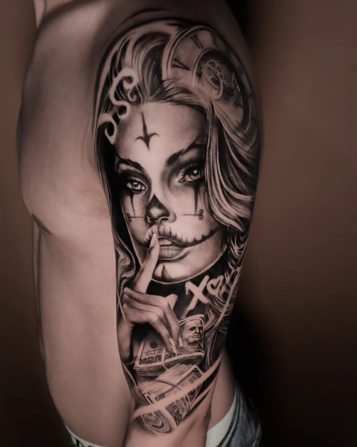 Projecto Catrina feito pelo @joao.icaru_tattoo
#catrina #catrinatattoo #tattoo #tattooer #tattoolife #realism #realistic #realism #realistictattoo #tattooink #inklife #ink #inkfamily #money #setubal #tattooshop