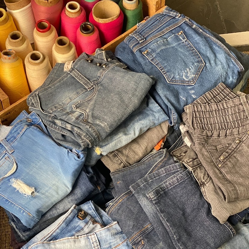 Desconstruir para construir.
Quer uma peça nova? Entre em contato a gente pela DM!
#Lerato #upcycling #reciclagemcriativa