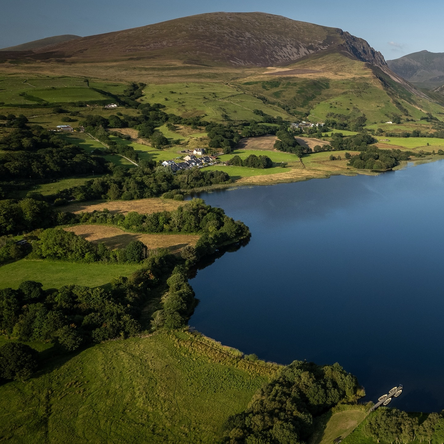 Llyn Nantlle 🏴
#snowdonia #snowdonianationalpark #northwales #wales #visitwales #discovercymru #igerswales #leagueoflenses #djiglobal #drone #djiglobal #dronestagram #dronephotography #drones #fromwhereidrone #artofvisuals #creatorclass #dronelife #aerialview #aerialphotography #dronedaily #dronepic #dronefly #droneoftheday #droneporn #dronepilot #dronephoto #walesonline #northwalestagram