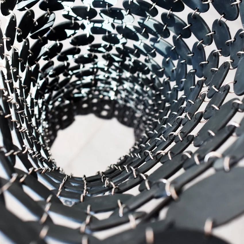 Wunderbarerweise darf ich einige meiner Arbeiten bei der 4. Porzellanbiennale @albrechtsburg_meissen zeigen.
Mit dabei auch dieses neue Werk, was allerdings bis dahin noch ein wenig wachsen darf....
@porzellanbiennale
#zeitgenössischesporzellan #installation #kunst #porzellankunst #schlossalbrechtsburgmeissen #porzellanbiennale #elementarisbypfefferkorn