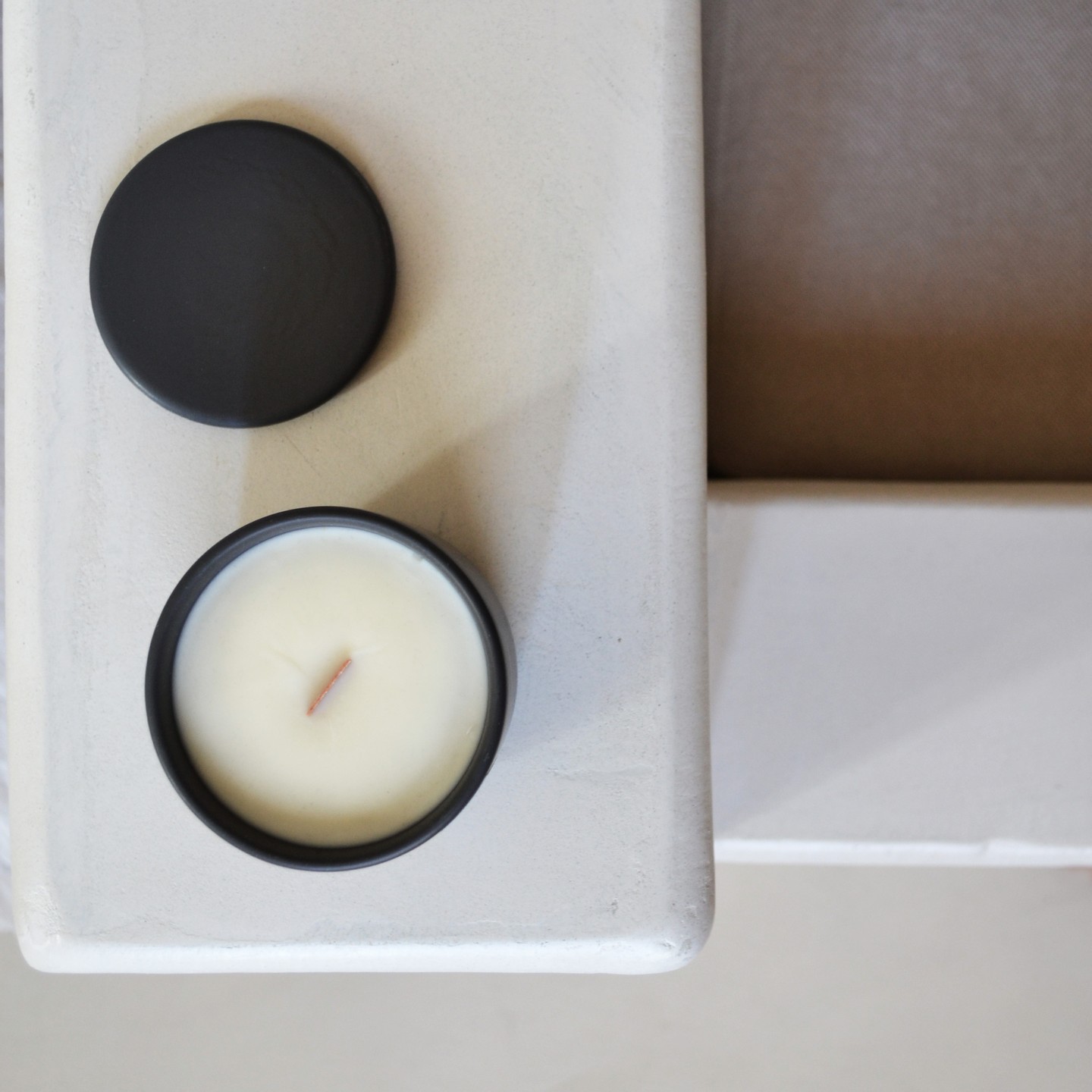🖤Minimalism isn't just a style—it's a mindset.🤍
#lessismore #poeticacandles #geometry #decoinspiration