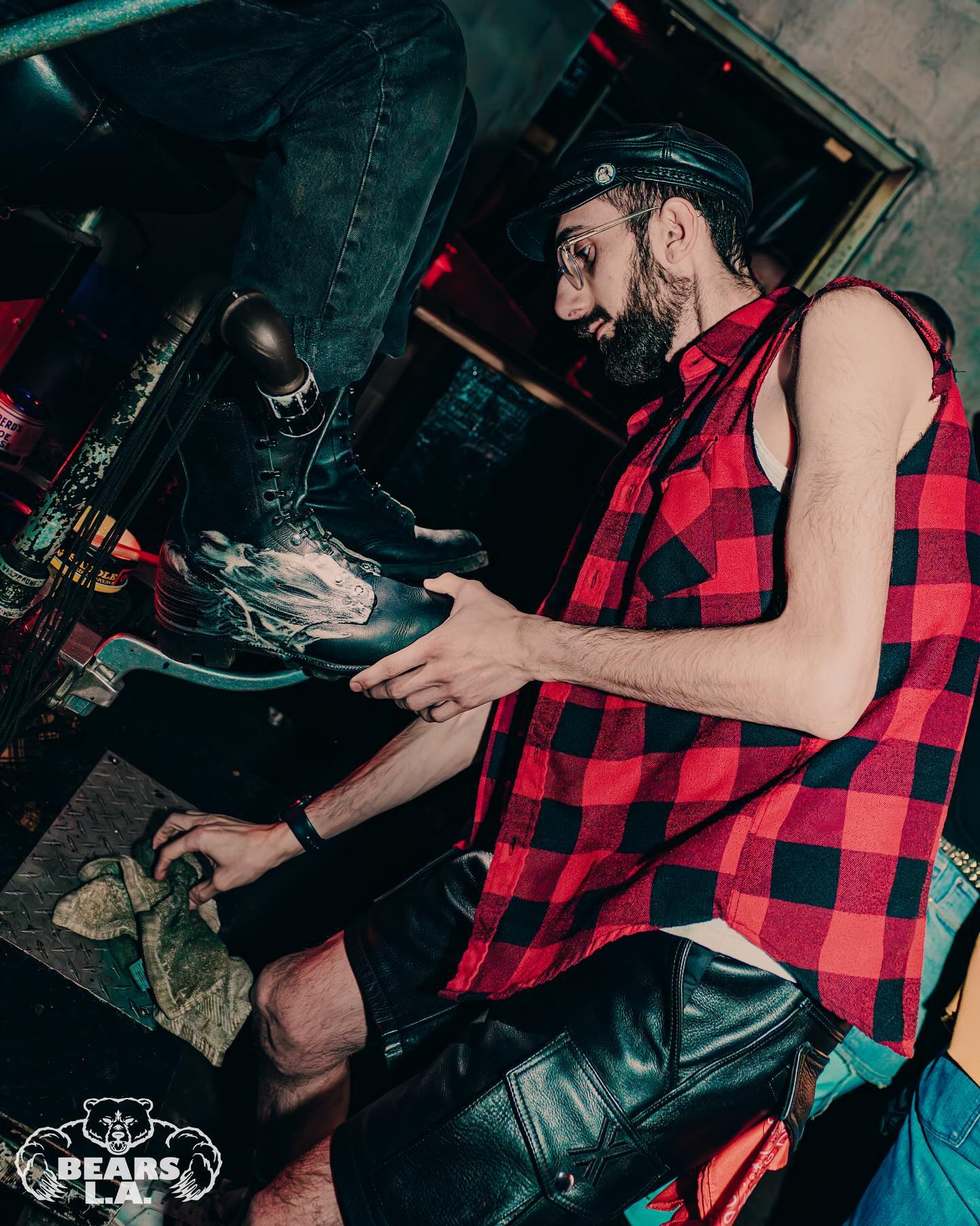 The blacker the boot, the sweeter the juice… or whatever they say 🖤🐻💦 Thank you @ghostpupdume for always supporting the bears and for keeping us looking good. 😘 📸: @jamiekaufmanphoto