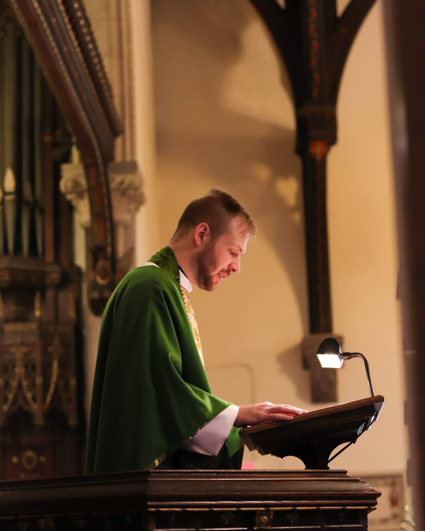 La palabra de Dios llega a nosotros por medio de muchas maneras, pero juntos en comunidad podemos vivirla.
#saintjohn #church