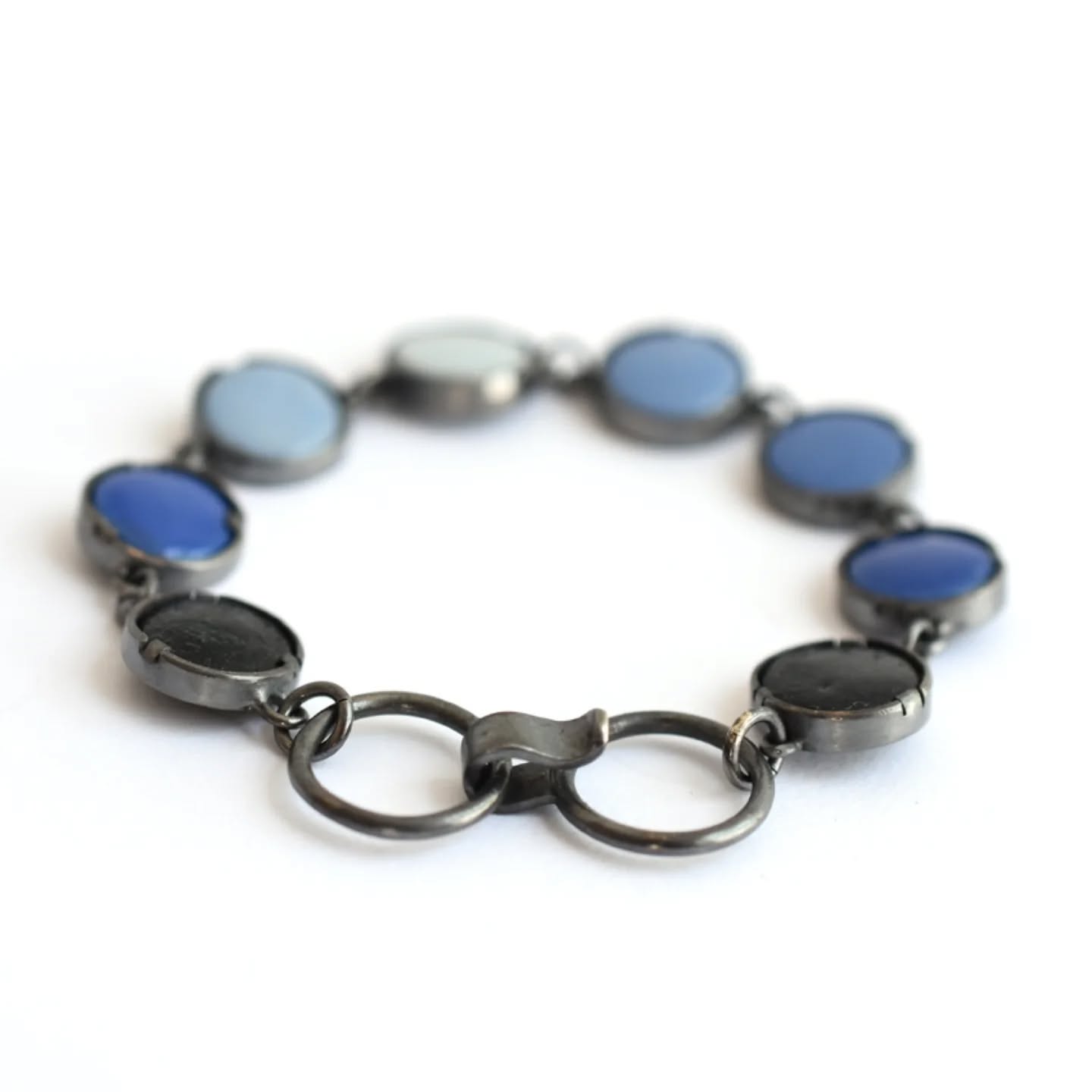 Armband mit Porzellan und Silber
#porzellanschmuck #porzellan
#schmuck #armband #bracelet #porcelain #jewelry #jewellery