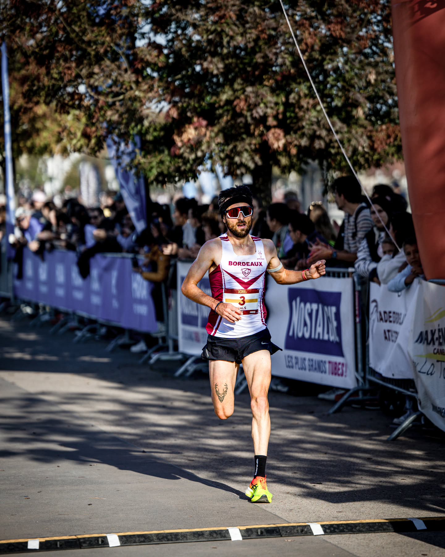 Petite sortie dominicale au @10kmdesquaisdebordeaux, toujours organisé de main de maître par le @bordeaux_athle et ses bénévoles.
⌚️ ➡️ 29'49 | P11, le tout dans une semaine à quasi 180 km. Quelque peu bridé par l'intensité de l'effort, l'idée était de tenir le 20km/h le plus longtemps possible. Quel plaisir de courir sur ces quais et dans cette ambiance !
La prépa marathon continue. J'irai au bout même si l'épreuve de Valence est logiquement perturbée par les malheureux événements survenus en Espagne ✊️ 🇪🇦.
👨🍳 @deprez_patrick
🎽 @bordeaux_athle
👟 @top4running.fr
📸 @corentinb4
#bordeauxathle #10kdesquaisdebordeaux #top4running #marathonrunner #sportmanagement #sportmotivation
