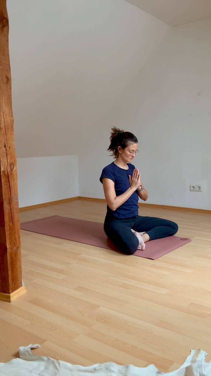 T H A N K F U L
.
For my new yoga spot and much more. We recently moved into a new apartment which meant a lot of work (physical and emotional), but also brings lots of joy to our family. After a week in the new place I finally found my way to my yoga block and mat. A short and slow session gave my mind and my back a break from boxes, playtime with the little one and all the other stuff.
.
Yoga can sometimes be so simple - a break from everything else going on in life. And we as humans tend to aim for higher and faster too often so that we forget about the slow and steady break our minds and bodies need every now and then.
.
When was the last time you took a break and how did it look like?
.
.
.
#somindfulnow #mindfulflow #yogaflow#slowflow #yogamat #movingyoga #yogaspace #yogamom #yogateacher #slowandsteady #mindbodybreak