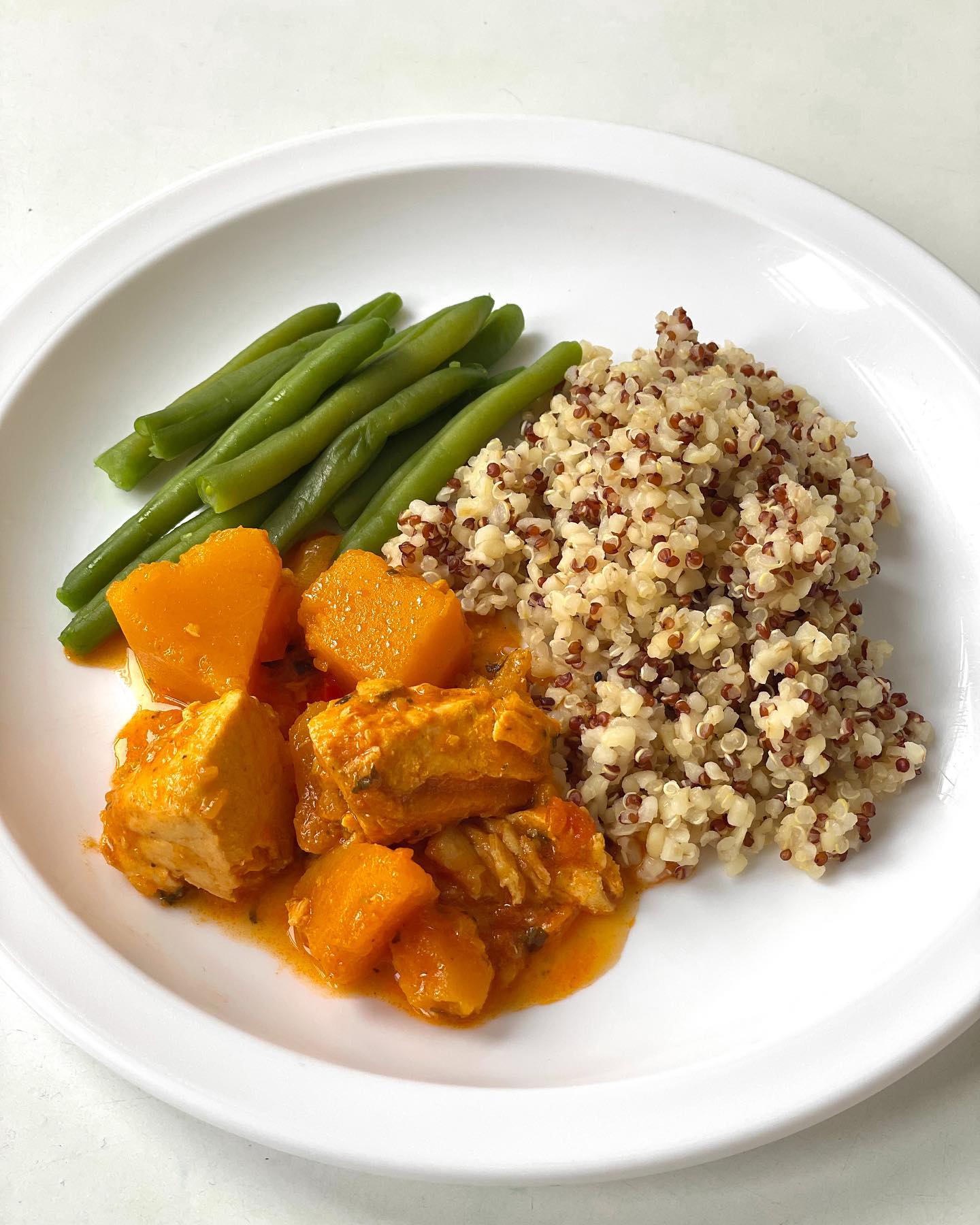 Our lunch time is as nutritious as it is tasty with our new autumn menu! 🍂🍁
Naomi Szakacs, our in-house nutritionist, has worked alongside our chefs to create delicious, healthy recipes that foster lifelong healthy eating habits.
We believe that a great meal is a cornerstone of a great day at nursery. Our vision is to prepare children for life, and this includes active and healthy eating habits.
📄 Featured Recipe: Haddock Tagine with Peppers, Butternut, Coriander & Tomato Served with Quinoa and Green Beans
✏️ Ingredients for a family of four (2 adults and 2 children):
500g butternut squash, peeled and cubed
1 medium onion, sliced (or 1 large onion)
2 long red peppers, sliced
1 tin plum tomatoes
1 tin coconut milk
1 L water
500 g skinned and chopped haddock
Corn flour (for thickening, if desired)
Optional for serving: Fresh coriander
Curry Paste:
1 medium onion
2 to 3 cloves garlic (or about 2 to 3 teaspoons minced)
1 to 2 teaspoons minced ginger (adjust to taste)
1 bunch coriander stalks
1 tablespoon brown sugar
1 preserved lemon
3 teaspoons mild curry powder
1 teaspoon turmeric and paprika
Pinch of pepper and salt
4 tablespoons olive oil
👩🍳 Method:
Curry Paste: In a food processor, blend the onion, garlic, ginger, coriander stalks, brown sugar, preserved lemon, mild curry powder, turmeric, paprika, salt, and olive oil until smooth.
Reserve half of the curry paste for future use, label it, and freeze (it can be used within a month).
Heat olive oil in a large pot over low/medium heat. Pour in the curry paste and stir constantly until it cooks out moisture and begins to brown slightly.
Add the plum tomatoes, water, butternut squash, and red peppers. Cook for about 30–40 minutes on medium heat until thickened and the butternut is tender.
About 10 minutes before serving, add the haddock and simmer on low. If you want to thicken the sauce, mix a bit of corn flour with water and stir in. Finish with freshly chopped coriander just before serving.
Our menu is now available for download on our website—link in bio! 🔗