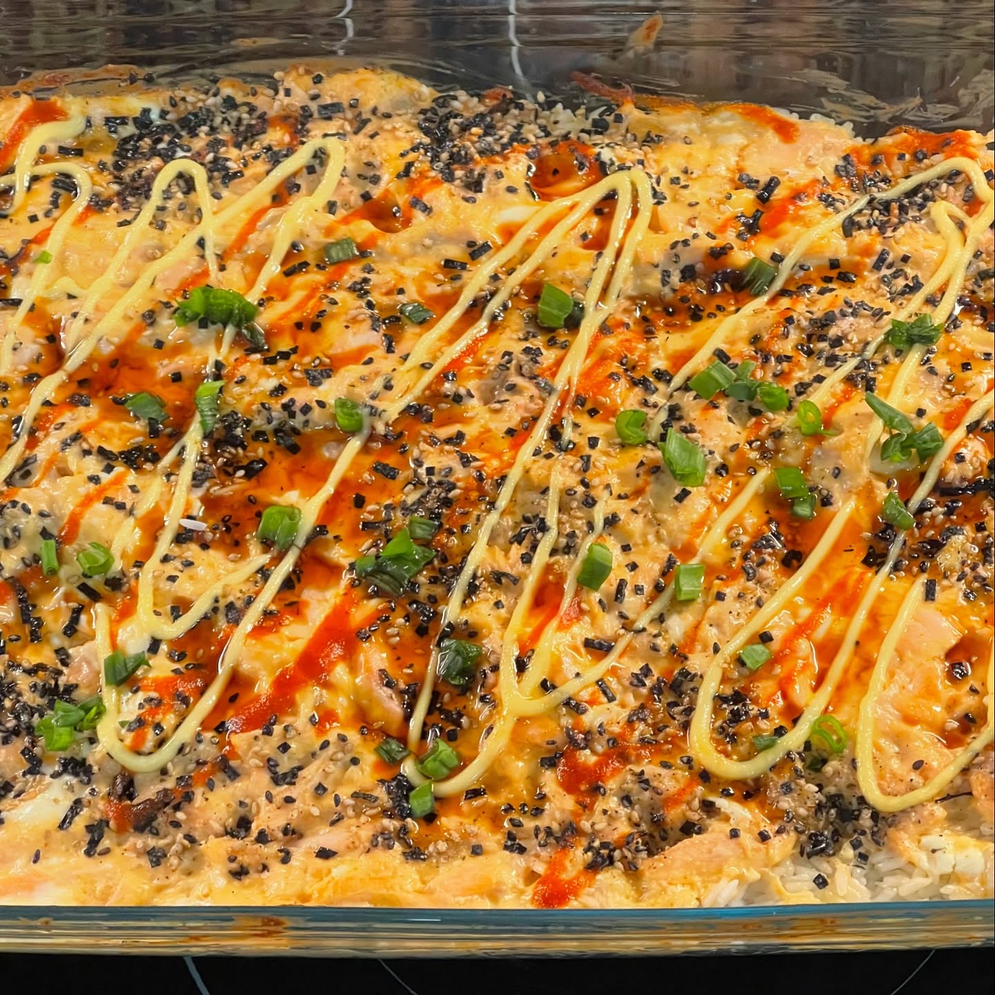 Sushi bake with salmon 🍣
Ingredients: 1 lb salmon
4 cups rice cooked
1/2 c cream cheese
1/2 c Japanese mayo
2 tbsp sriracha
1/2 c eel sauce for drizzling on top: (1/2 c soy sauce, 1/2 mirin- sweet cooking rice wine, 1/2 white sugar) then on stove on medium heat until reduced
1/4 c furikake
Start off by baking salmon for 15 min at 350. Then in a bowl combine with mayo, sriracha, and cream cheese.
Then in a baking dish, layer with rice, salmon mixture and top with furikake, Japanese mayo, eel sauce and sriracha
Bake at 450 for 10 min and top with green onions!