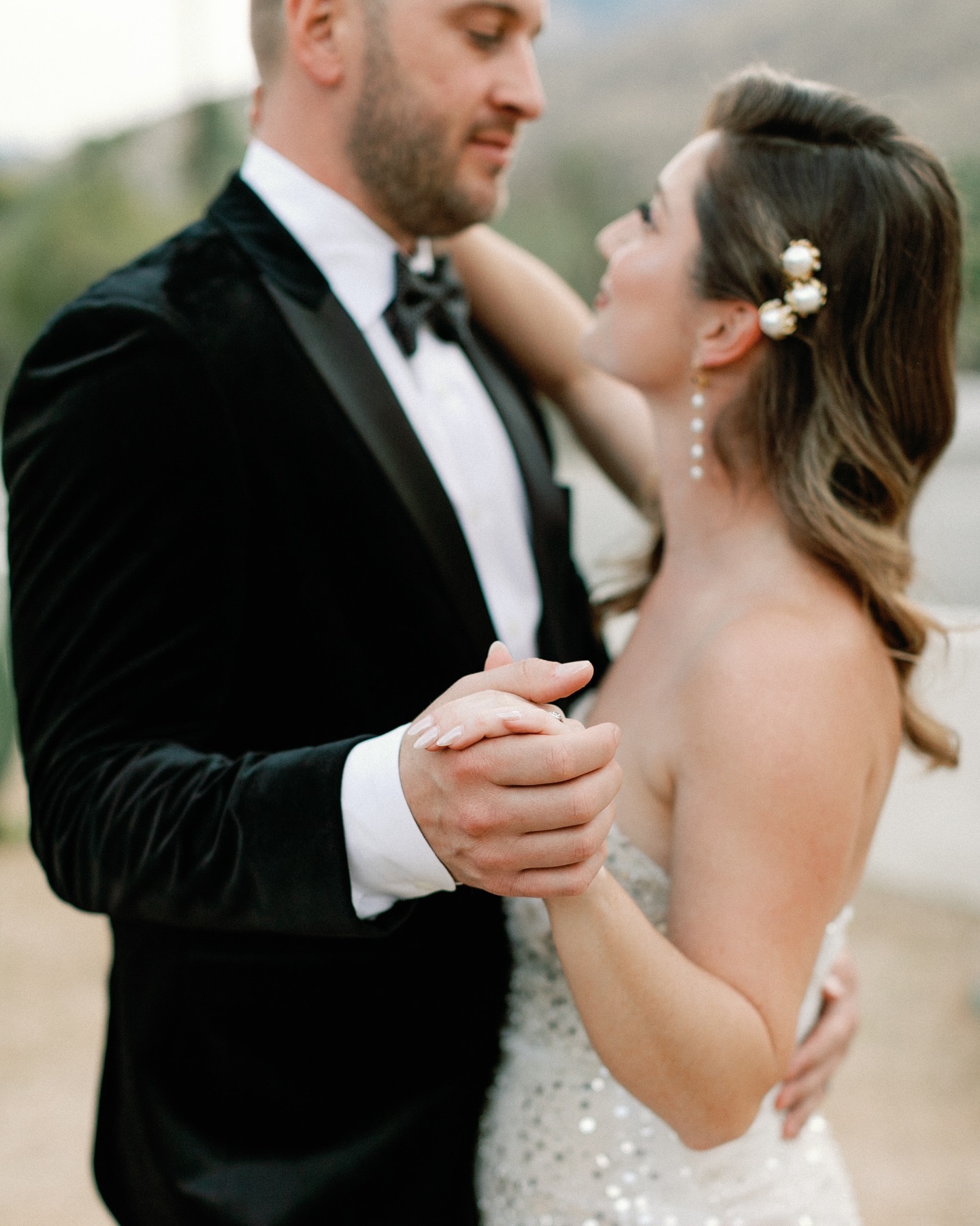 The night before 💍
We can’t wait to be back in this beautiful desert so very soon! In the meantime, we’re bringing back this beautiful night with L & R 🌵 #palmspringslife #palmspringswedding