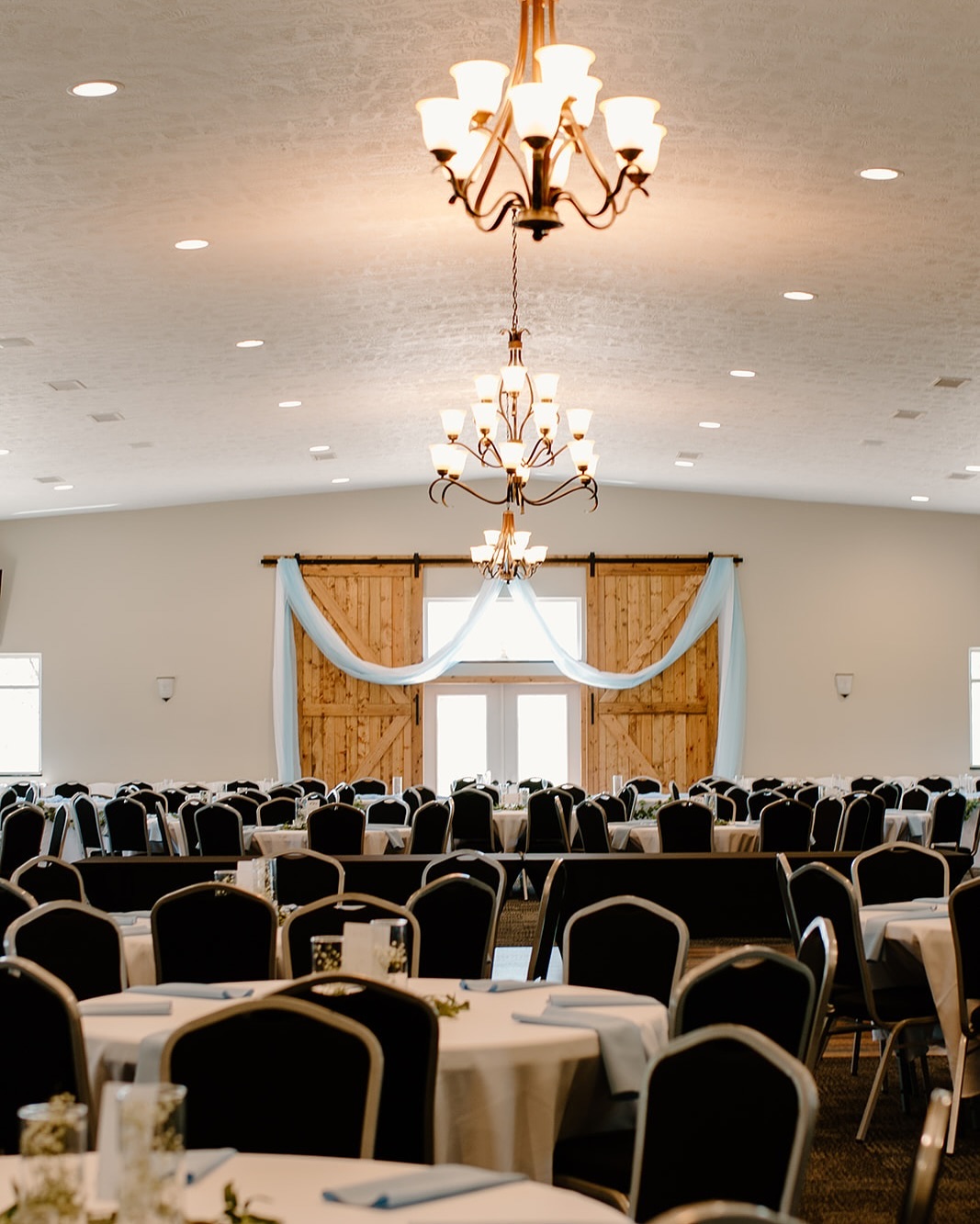 6 Years of Lofted View Events!
As 2024 comes to a close, we’re celebrating 6 incredible years and nearly 100 beautiful weddings! We’re beyond blessed by every couple who has trusted us to be a small part of their big day. Here’s to all the love stories we’ve been honored to celebrate—and to making 2025 even more magical. Wishing you and yours the very best year yet 🥂🤍🍾✨
Photography by @lindsaydelperdang
#weddingvenue #wedding #weddingphotography #weddingdress #weddinginspiration #iowa #venue