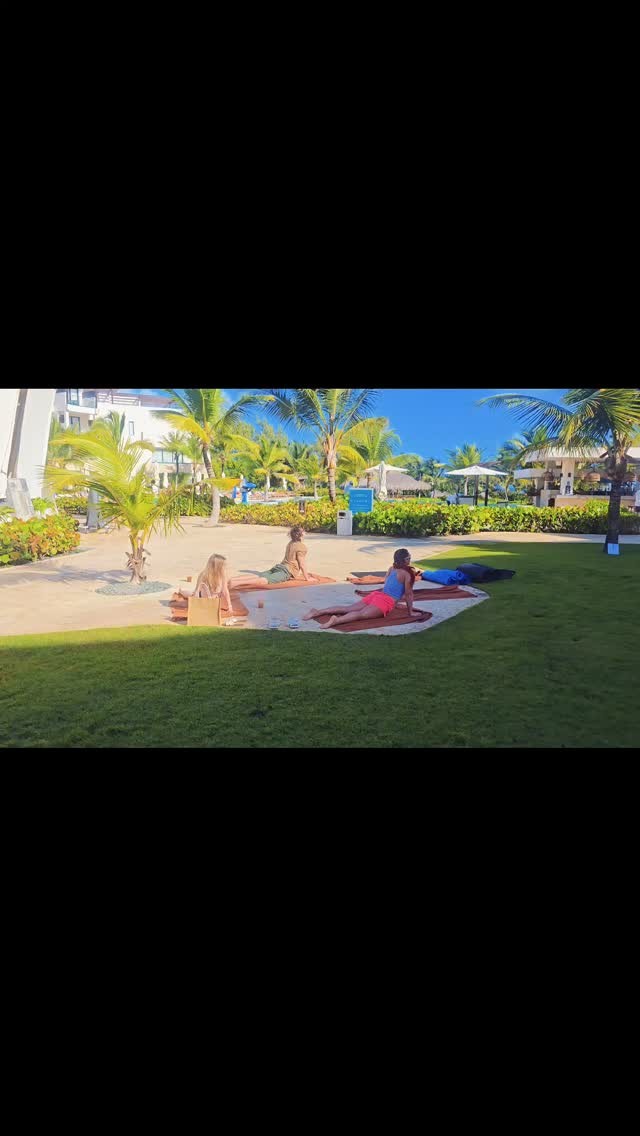 Waking up to yoga in paradise just hits different 💪 #fitstay #vacation #allinclusiveresort #yoga #workoutmotivation