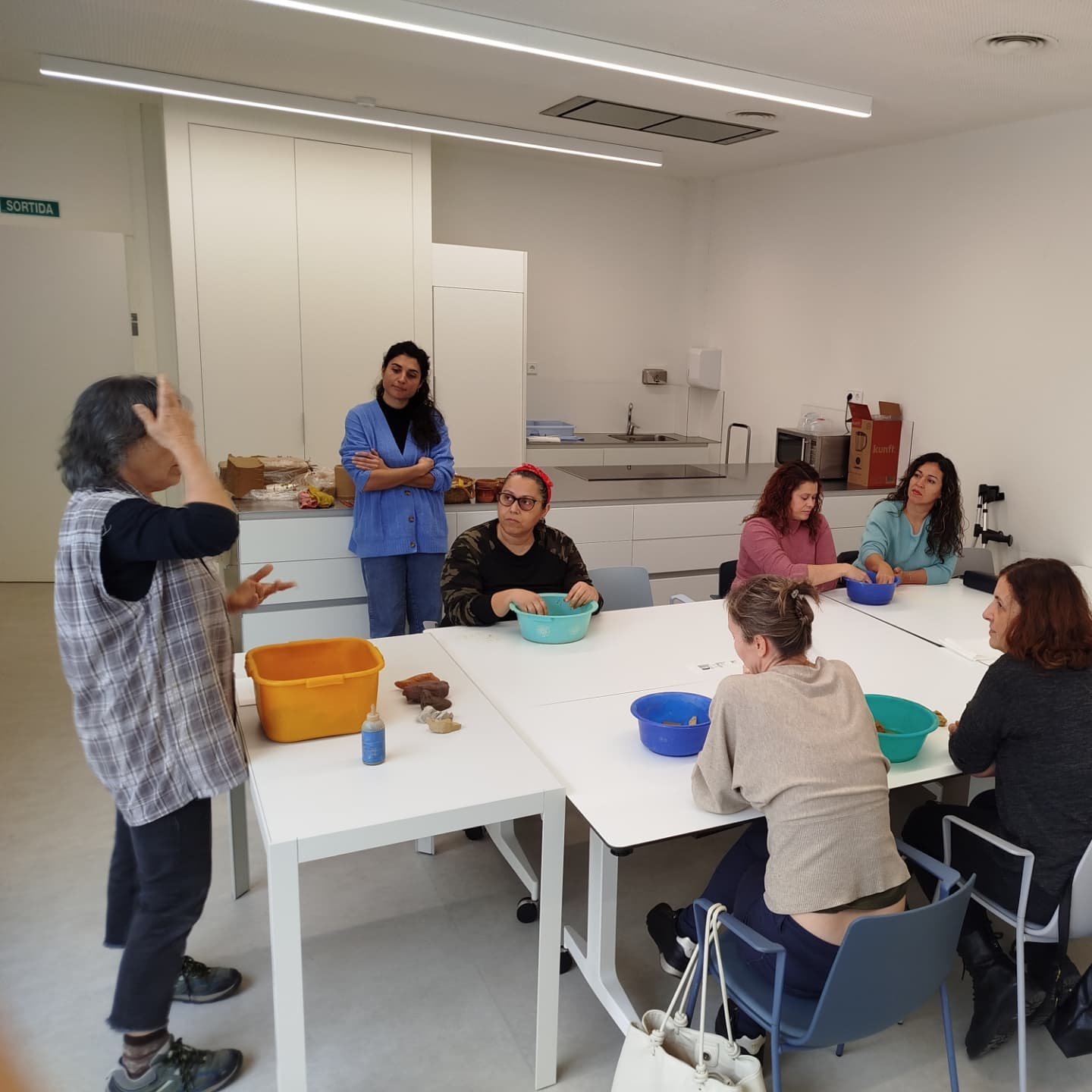 Aquest diumenge al SORTIM EN FAMÍLIA vam fer taller de ceràmica i mindfulness
@ccbaixemporda @dsocialscat @dipsalut #fangueix #donattemps