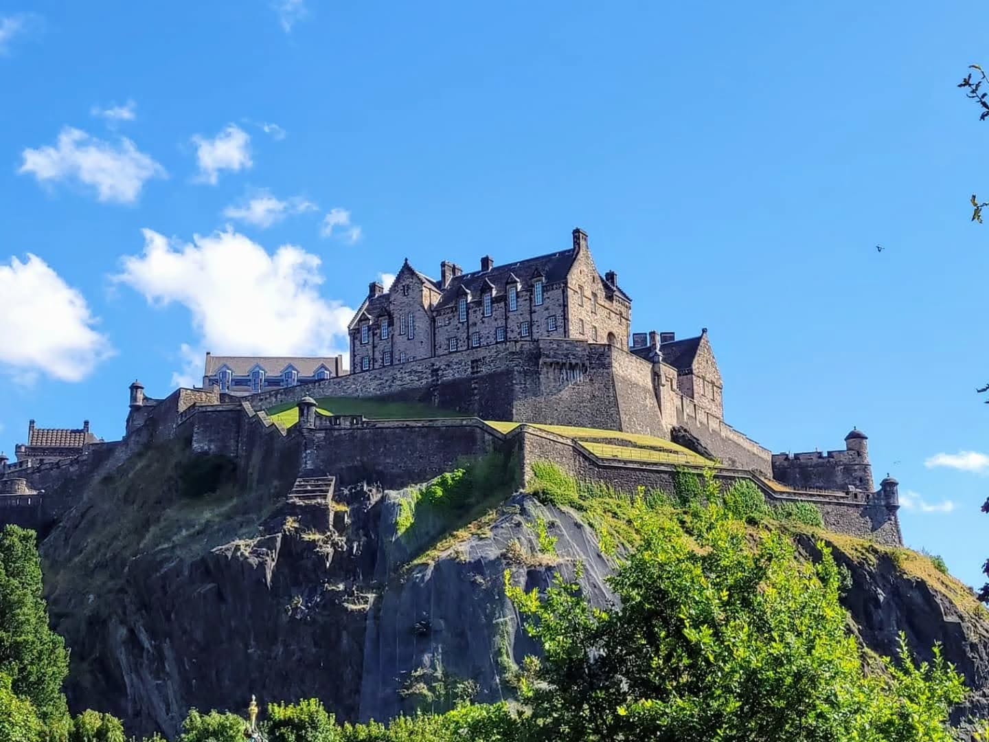 Thinking of visiting Scotland? Expect jaw-dropping landscapes, historic castles, and weather that keeps you on your toes. Read our latest blog post for tips, must-sees, and why you should always pack a rain coat. โ๐ฐ
.
.
.
.
.
#travel #twogirlsgetaway #travelblogger #scotland #scotlandtravel #Edinburgh #iamtb #wearetravelgirls #wonderful_places #sheisnotlost #traveladvisor #gltlove #girlswhotravel #glt