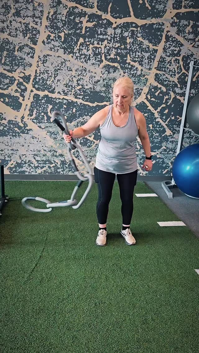 Don't be scared to use new equipment at the gym! Just ask someone if you don't know how to use it. #reax #workoutmotivation #burpess #proprioception #shoulders #workoutmotivation