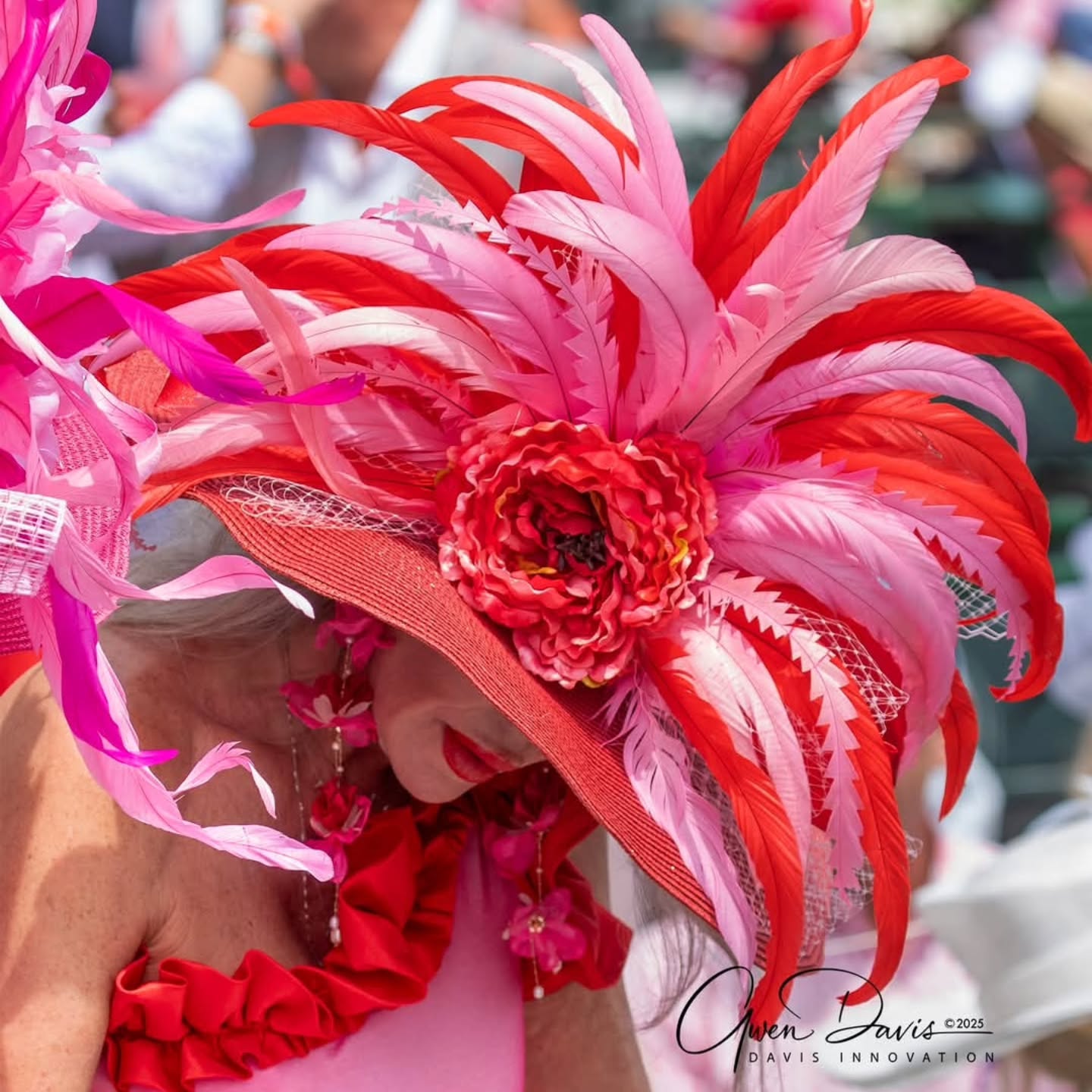 What a difference a day makes. People watching from #kentuckyoaks to #kentuckyderby. 😁😍