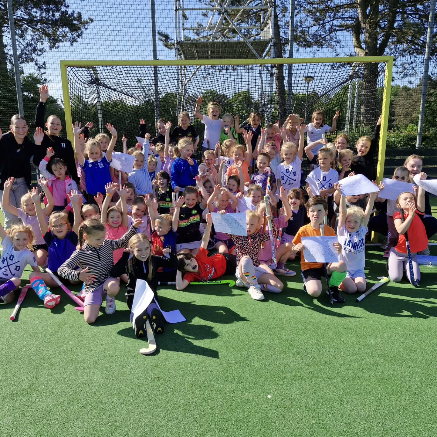 Het was een zeer geslaagde vriendjes en vriendinnendag! Heel gezellig en druk.
Hopelijk kunnen we een aantal nieuwe leden verwelkomen ???
www.hod-online.nl
#H.O.D. #lekkerhockyen #doejemee