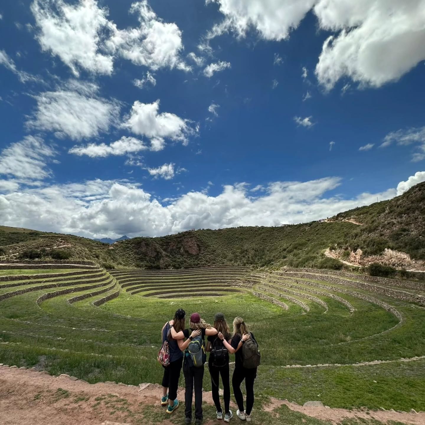 If you're dreaming of faraway places, let Peru be your next escape. Mountains, ruins, colors and cultures that took our breath away (quite literally ๐) - new link in bio!
.
.
.
.
.
#travel #twogirlsgetaway #travelblogger #gltlove #glt #dametraveler #sheisnotlost #travelgirl #peru #machupicchu #visitsouthamerica #rainbowmountain #humantaylake #huacachina #wonderful_places #huntgram #wearetravelgirls