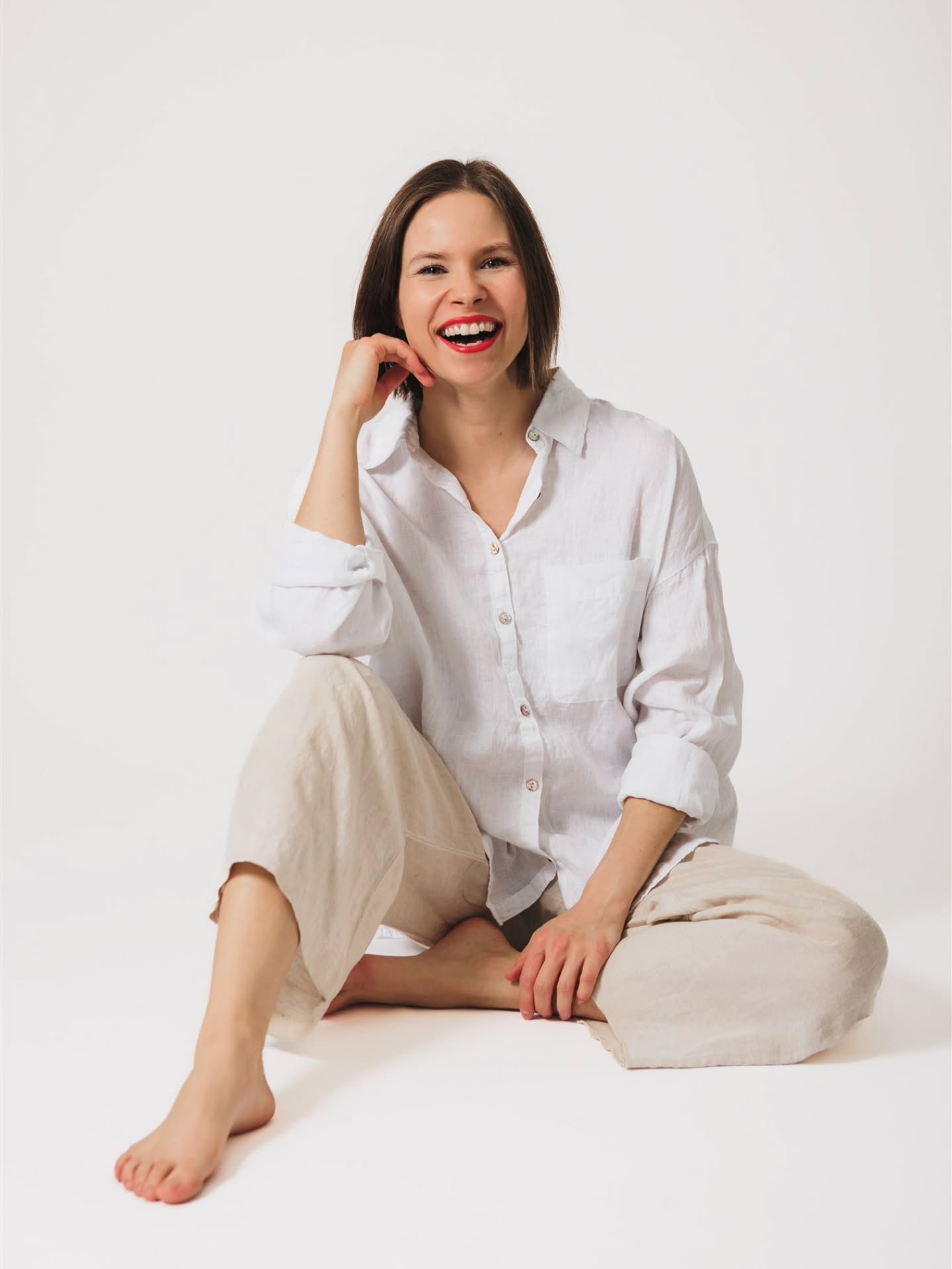 Maya, l'Ă©cho de ton chant rĂ©sonne encore dans la lumiĂšre qui entre au studio. Merci pour ce beau moment d'ouverture de cĆur. đâšïž
#studiophotoshoot #studioportrait #studiophotography #marimayloubierphotographe